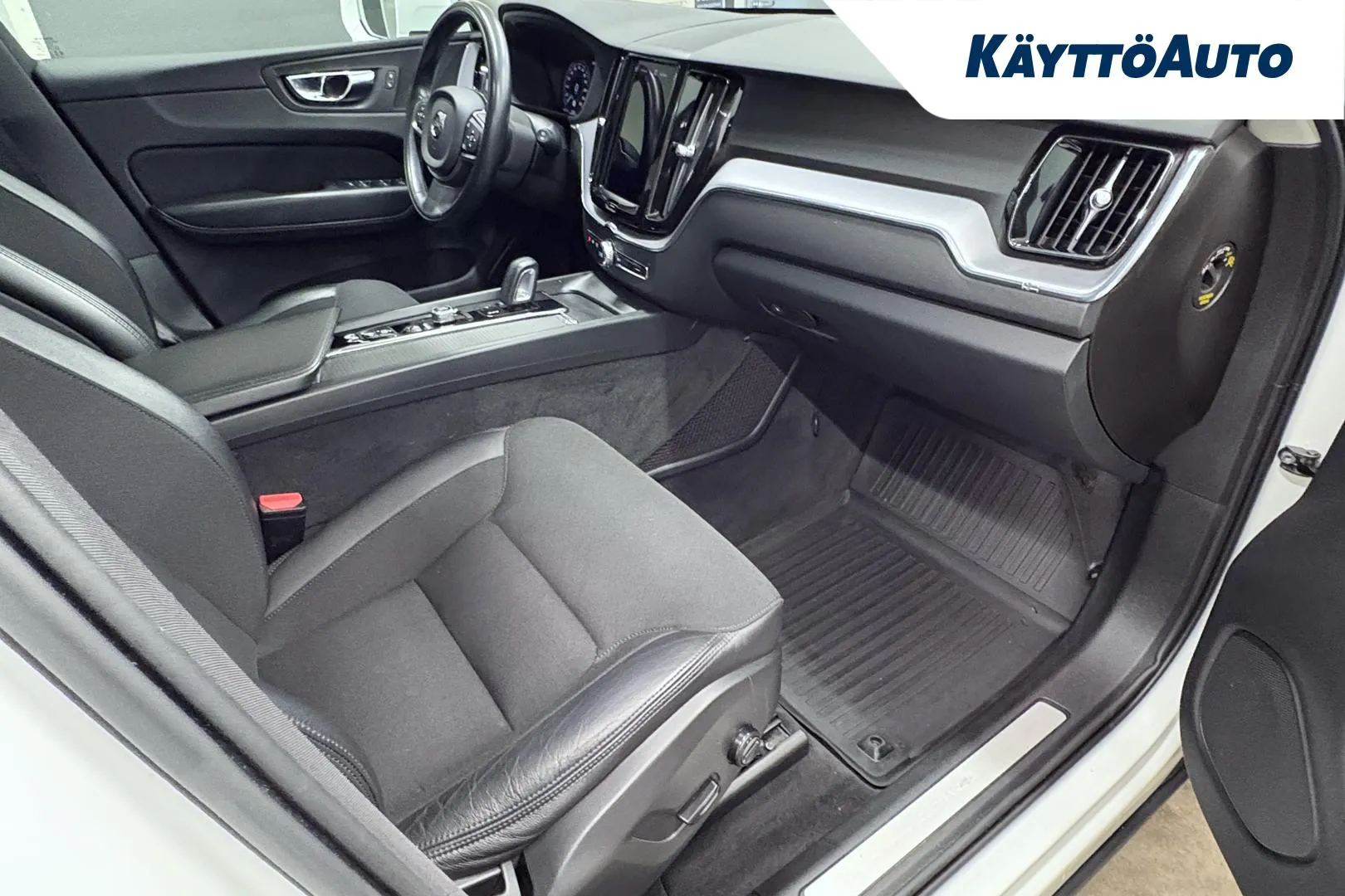 VOLVO XC60 ZNN-394 carousel image