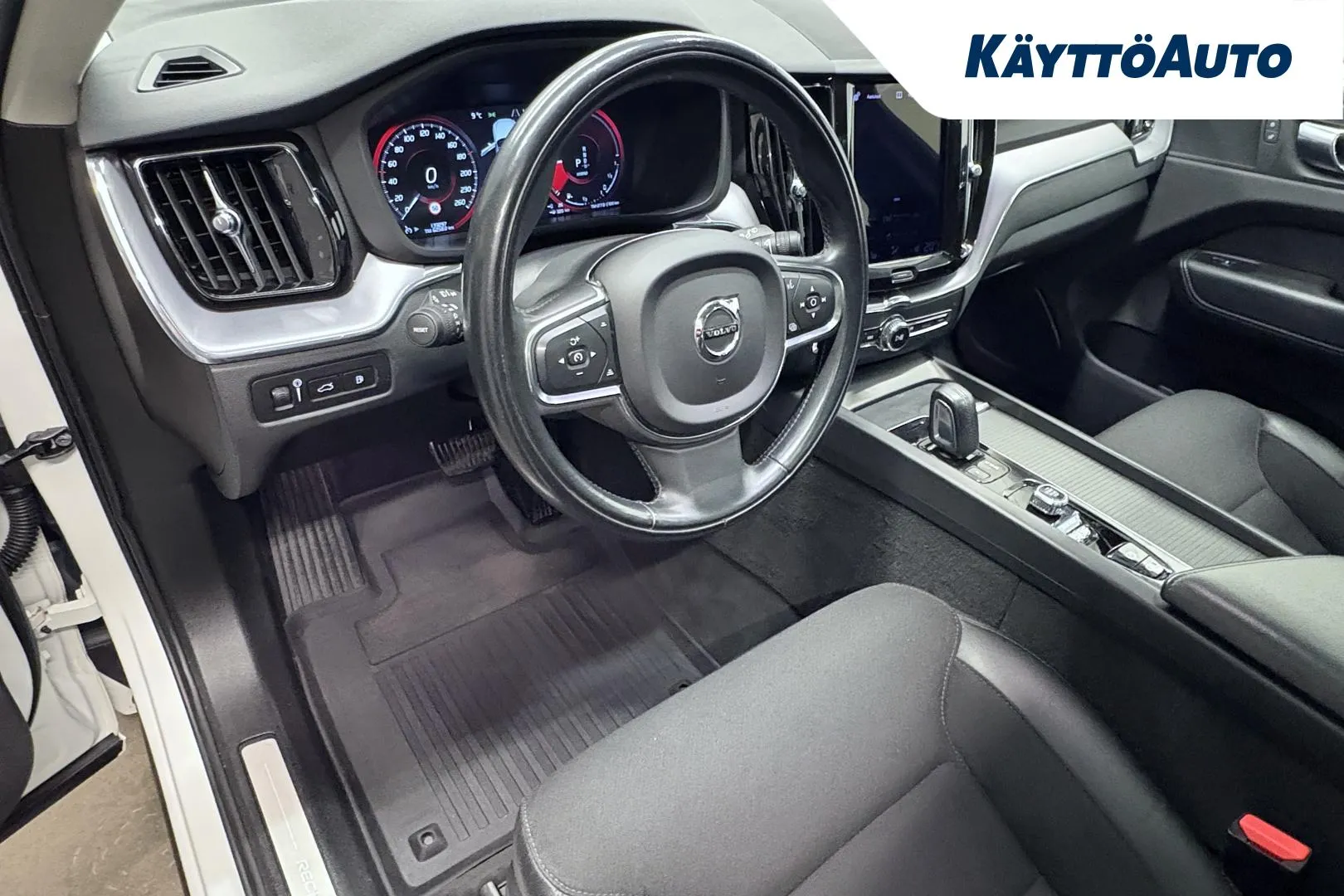 VOLVO XC60 ZNN-394 carousel image