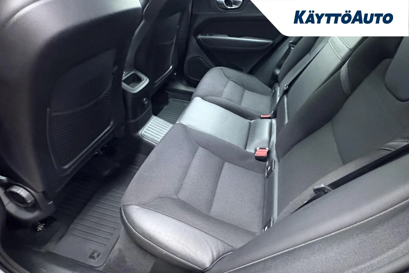 VOLVO XC60 ZNN-394 carousel image