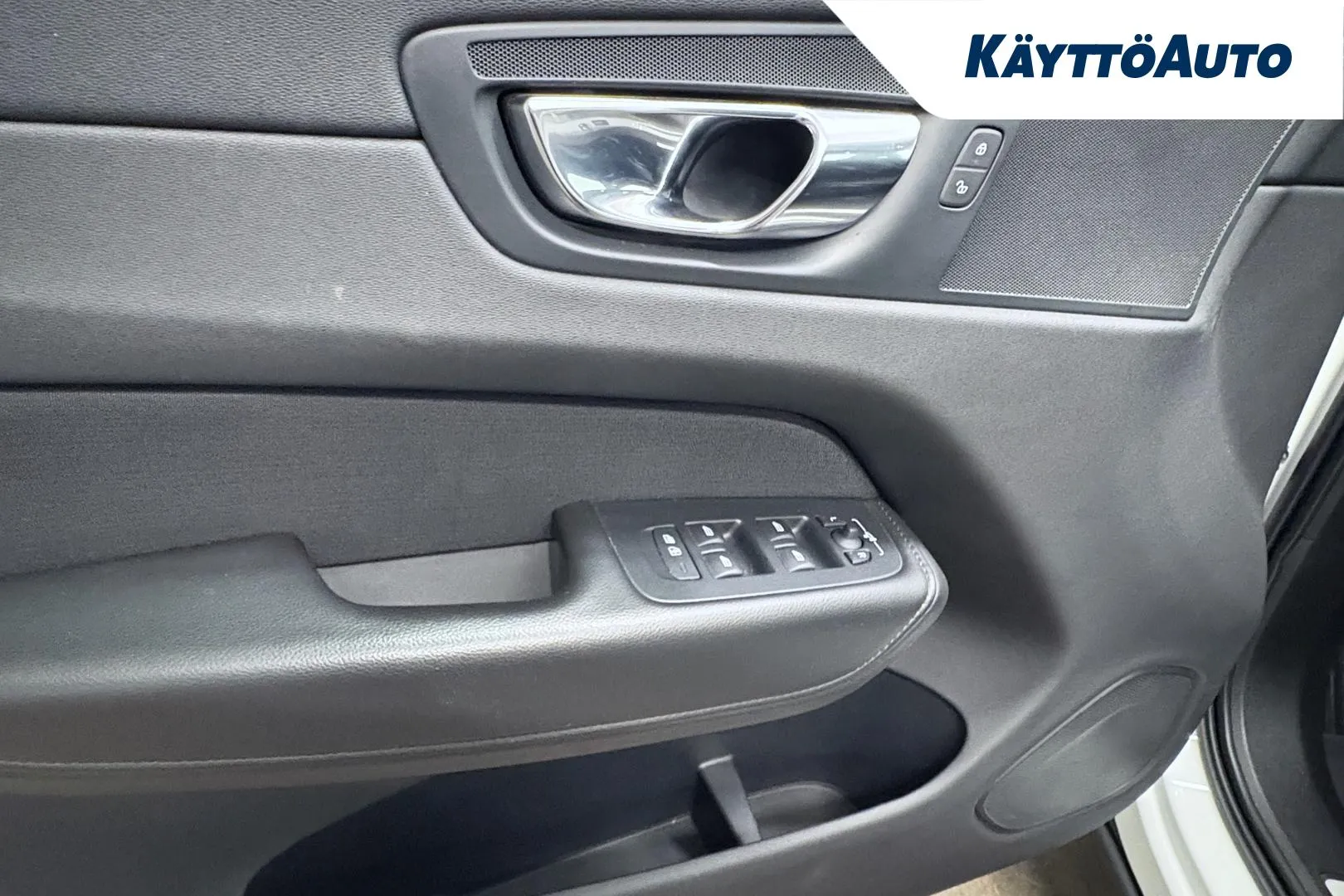 VOLVO XC60 ZNN-394 carousel image