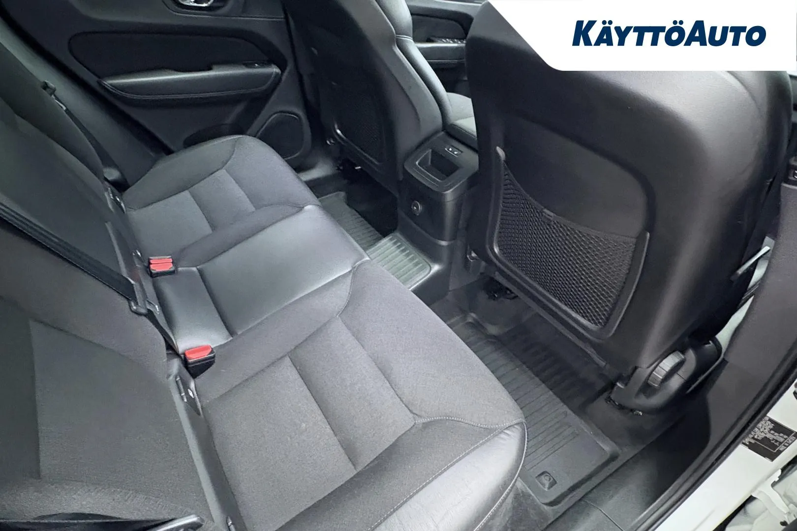 VOLVO XC60 ZNN-394 carousel image