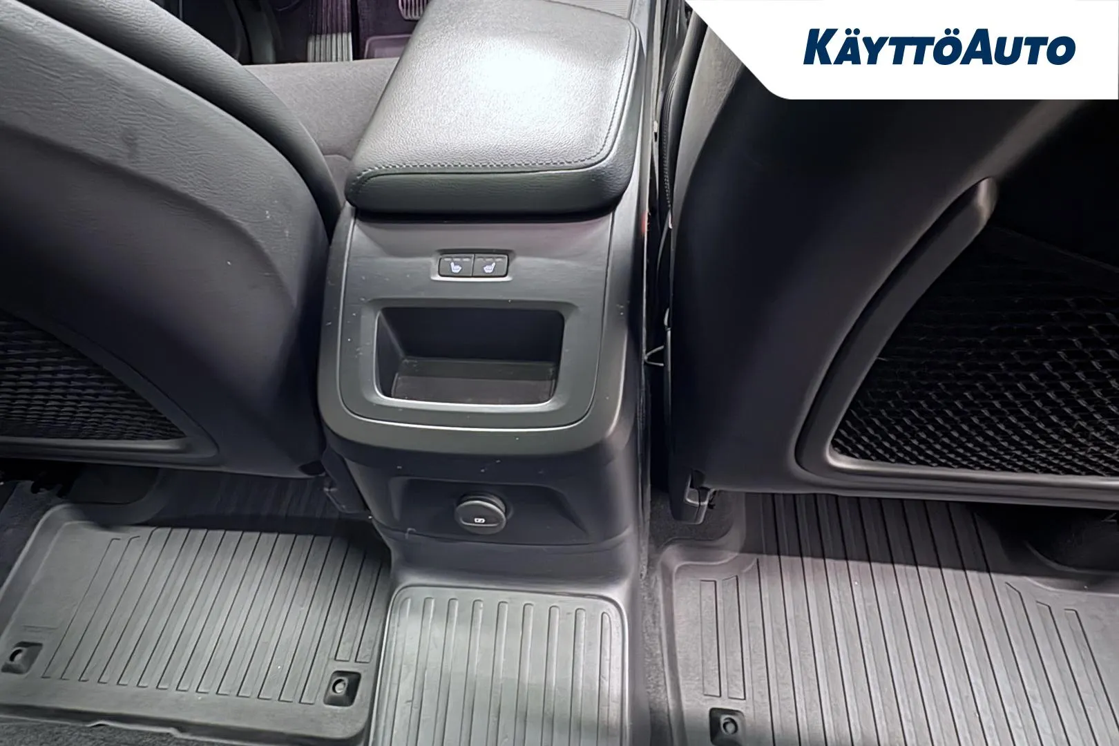 VOLVO XC60 ZNN-394 carousel image