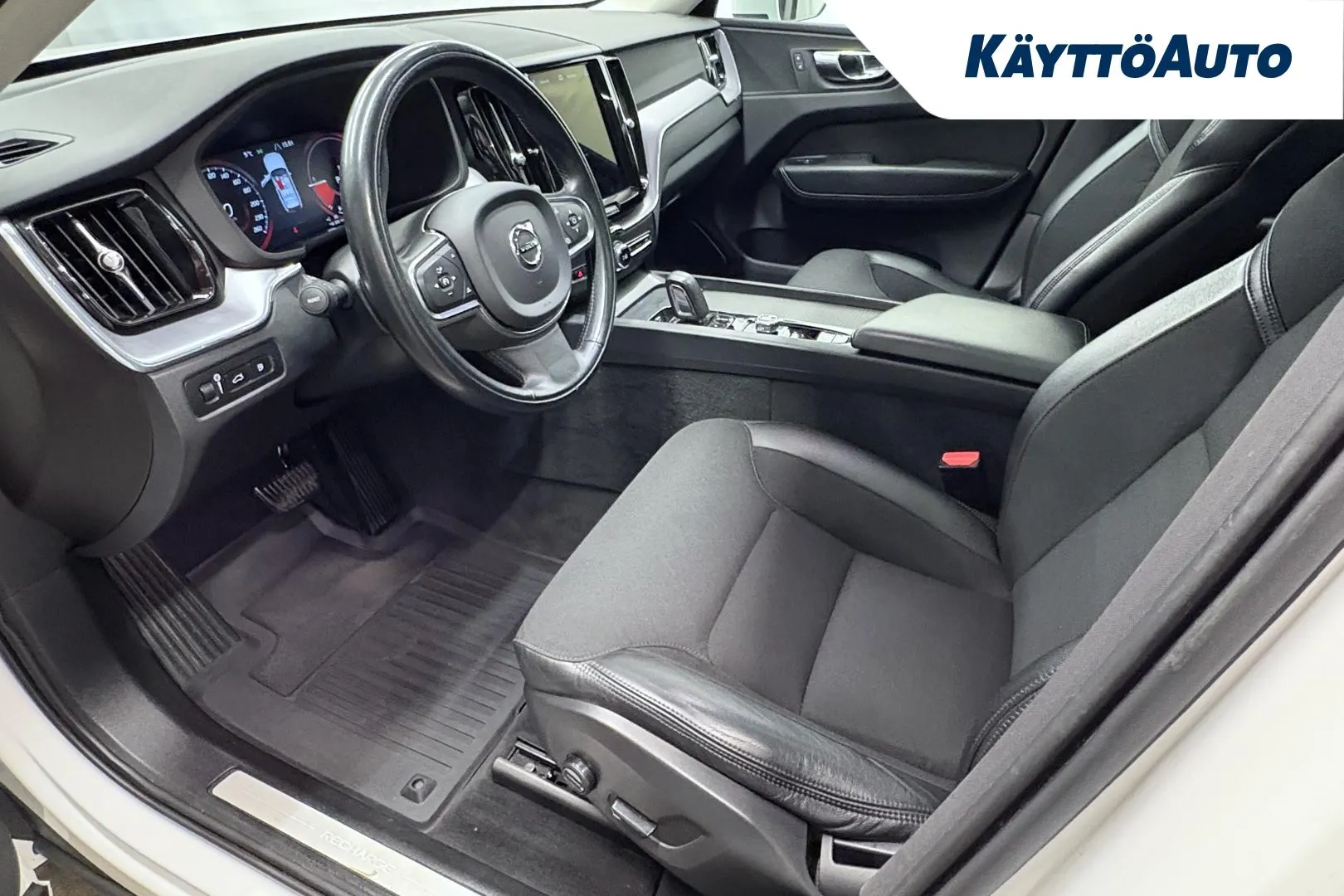 VOLVO XC60 ZNN-394 carousel image