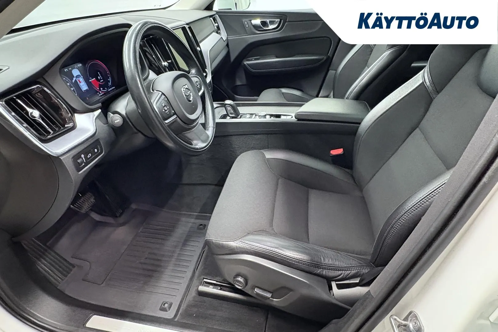 VOLVO XC60 ZNN-394 carousel image