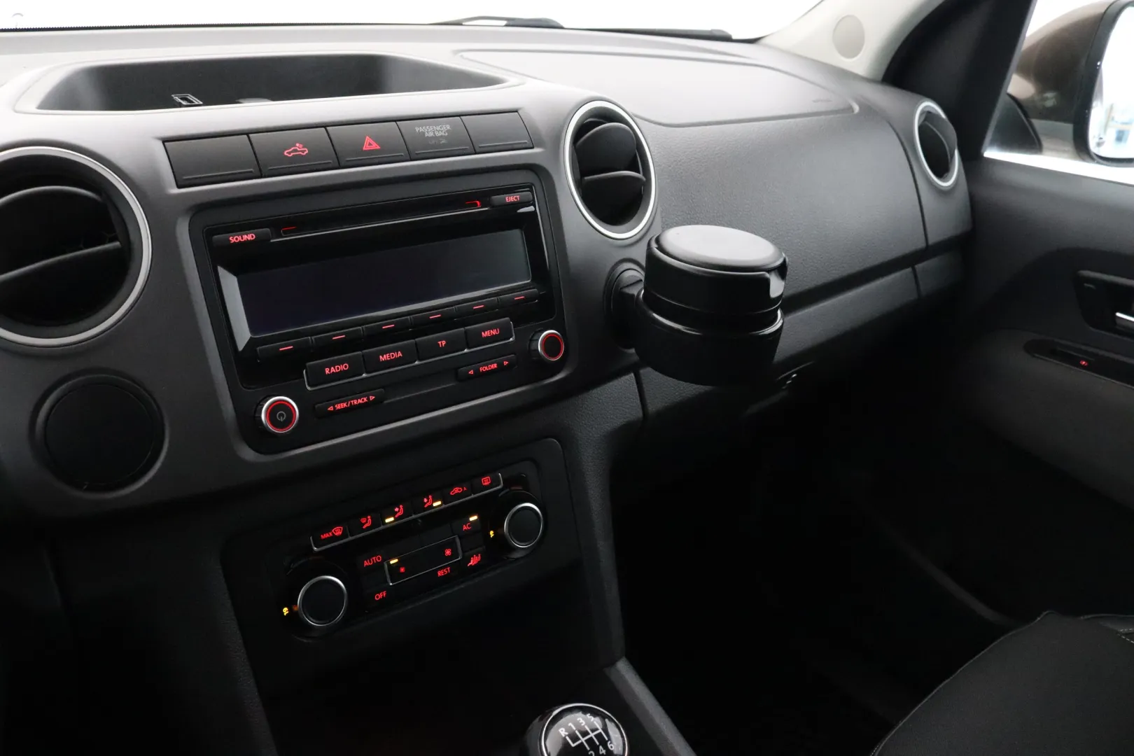 VOLKSWAGEN Amarok EVY-289 carousel image