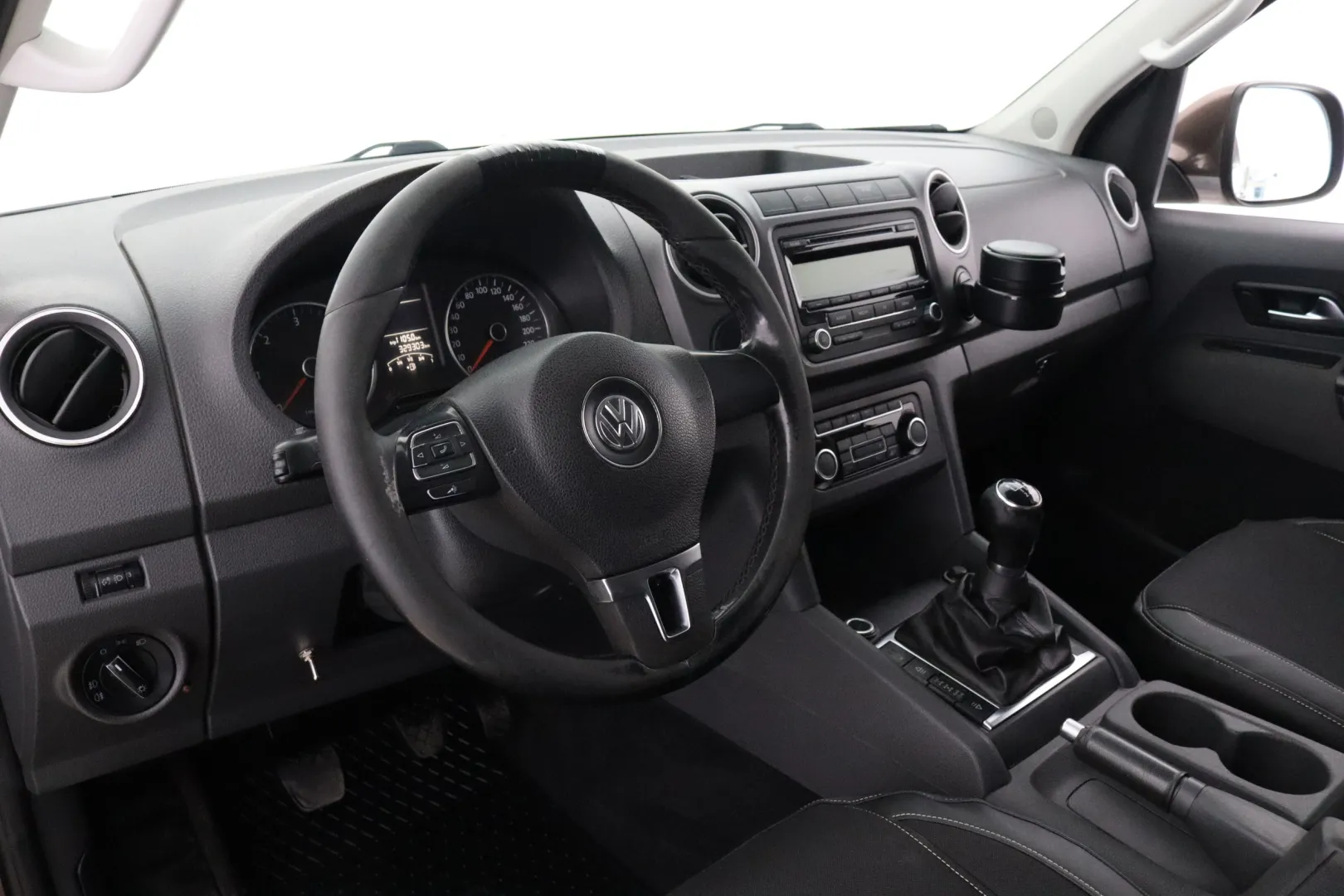 VOLKSWAGEN Amarok EVY-289 carousel image