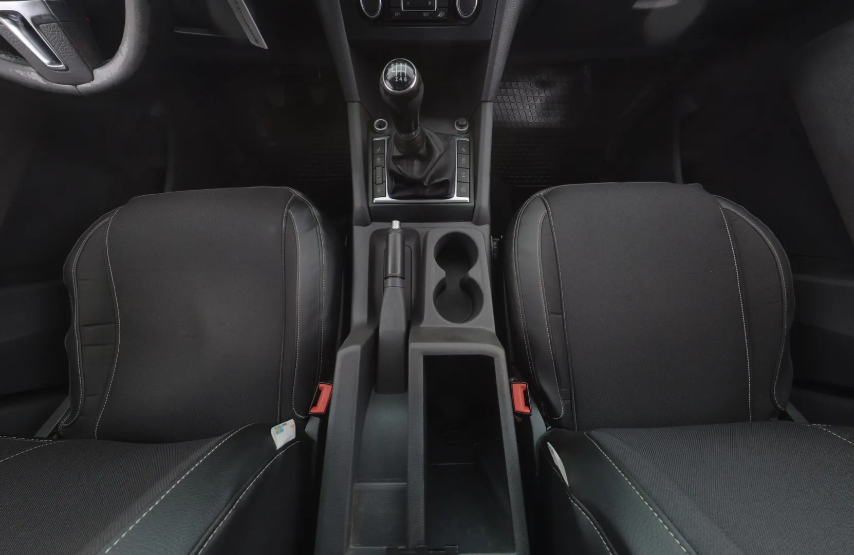 VOLKSWAGEN Amarok EVY-289 carousel image