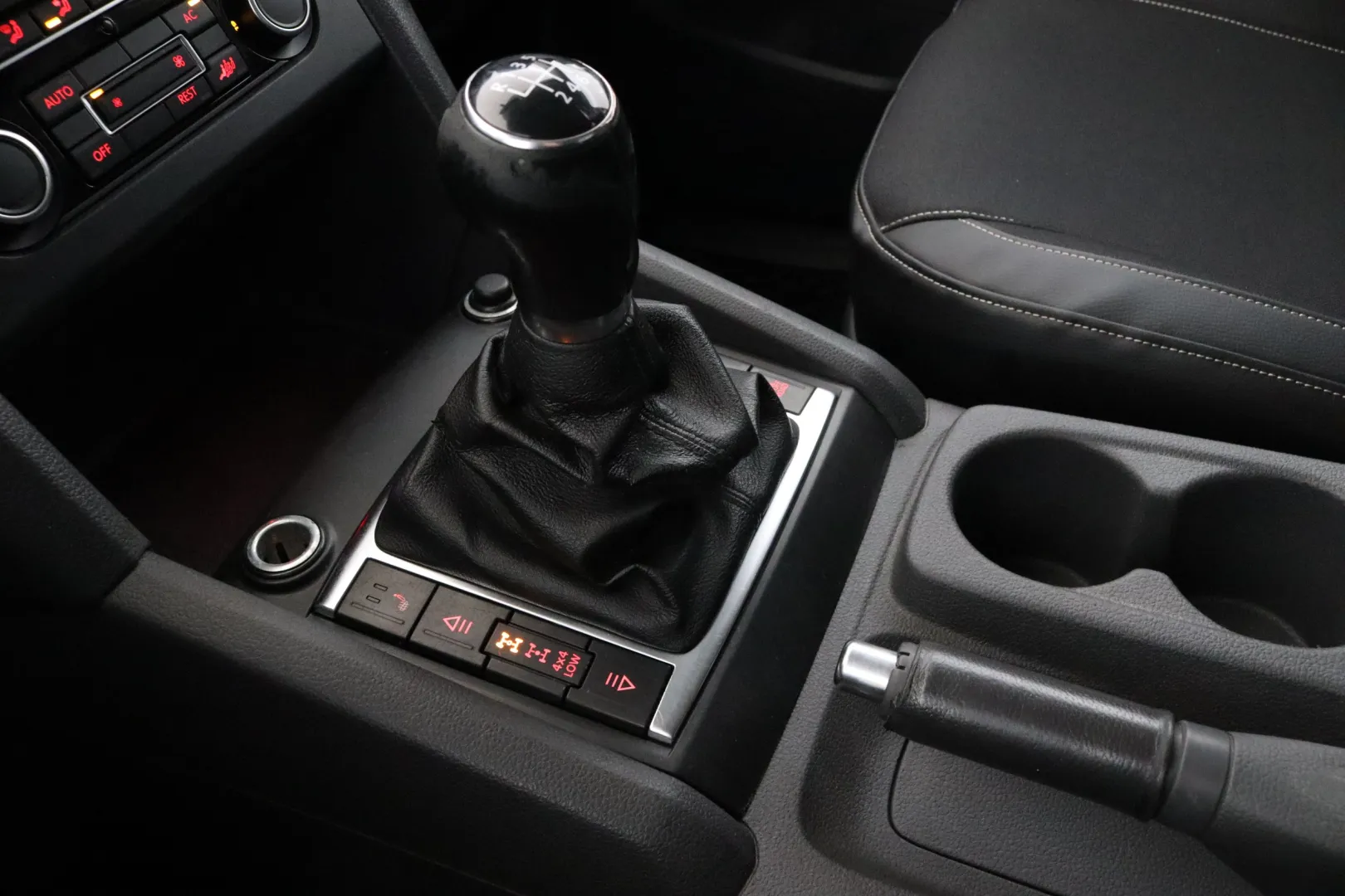 VOLKSWAGEN Amarok EVY-289 carousel image