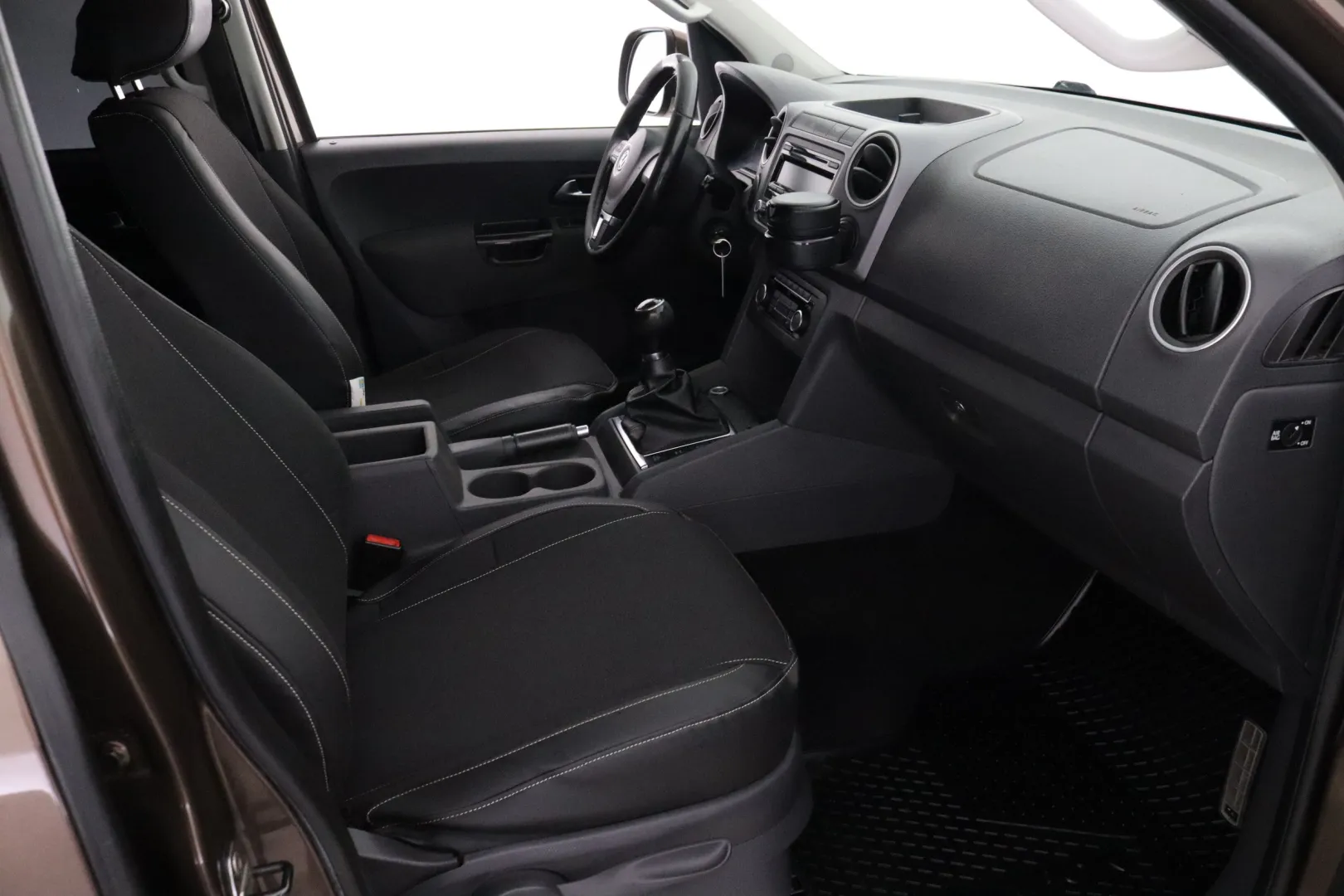 VOLKSWAGEN Amarok EVY-289 carousel image