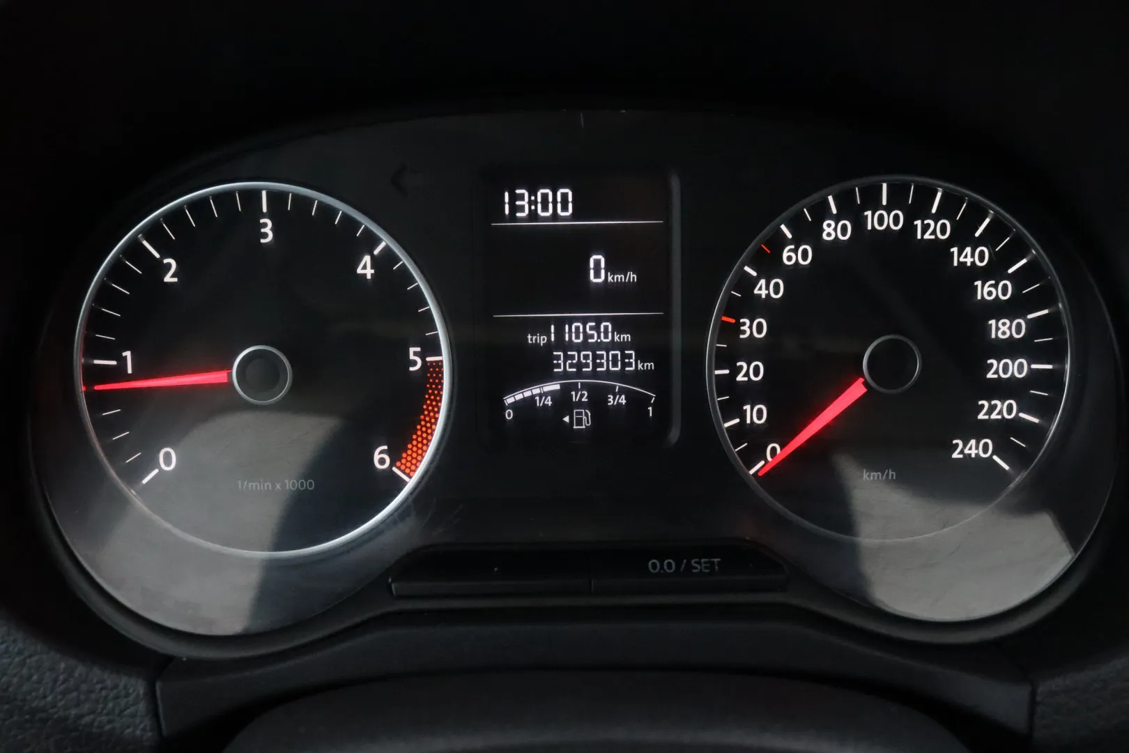 VOLKSWAGEN Amarok EVY-289 carousel image