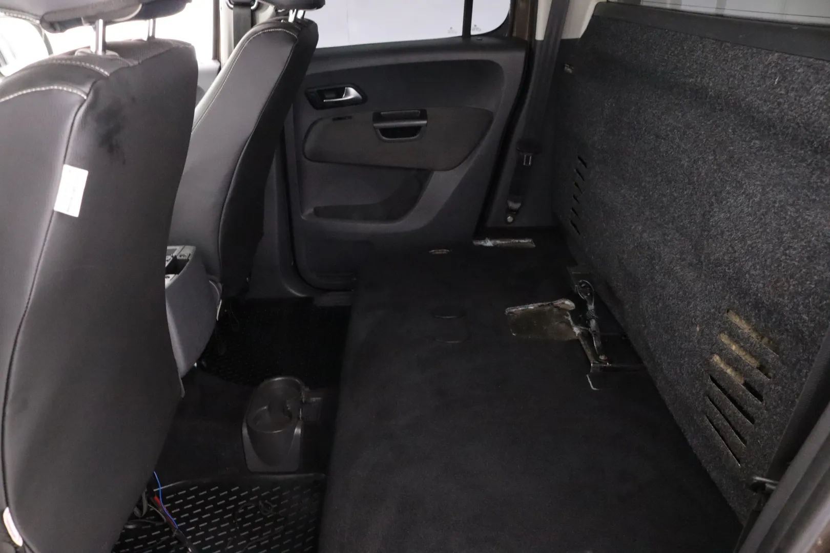 VOLKSWAGEN Amarok EVY-289 carousel image