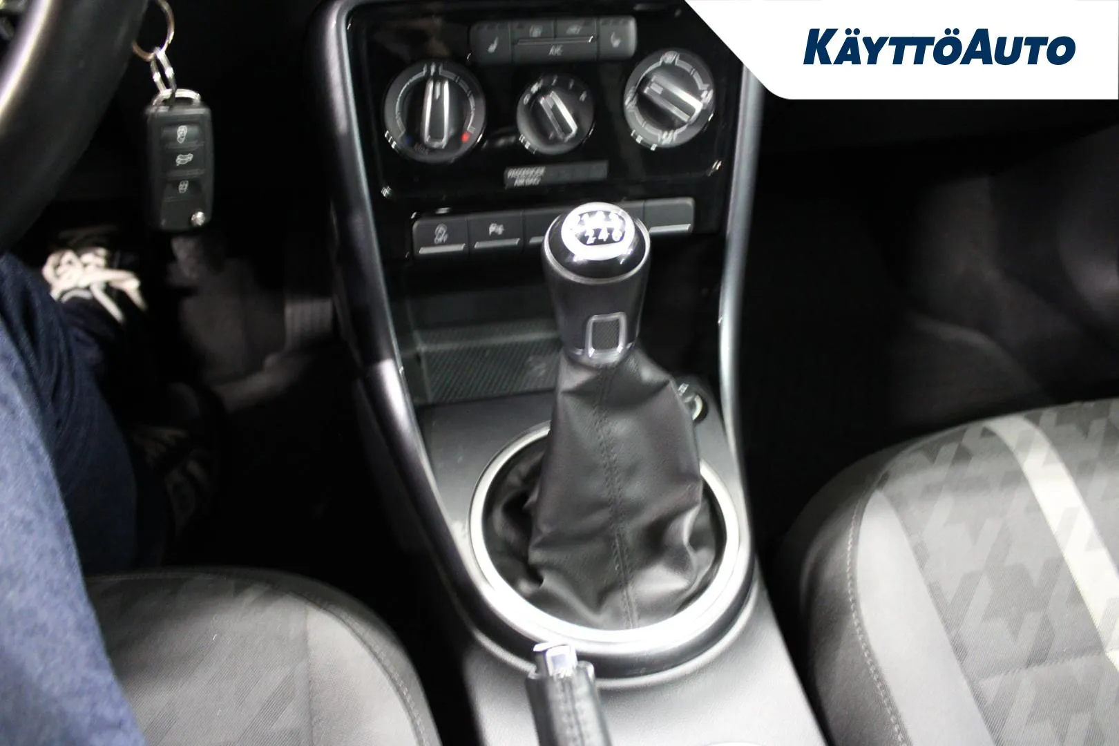 VOLKSWAGEN Beetle INN-572 carousel image