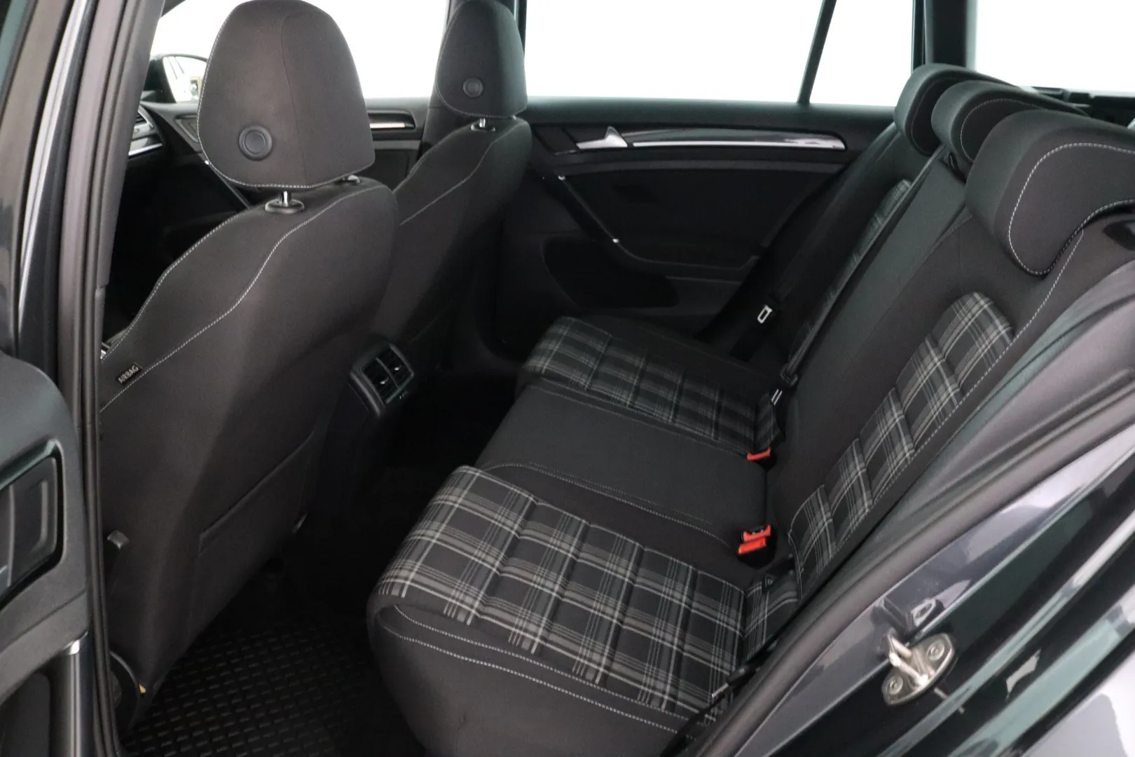 VOLKSWAGEN Golf SNN-561 carousel image