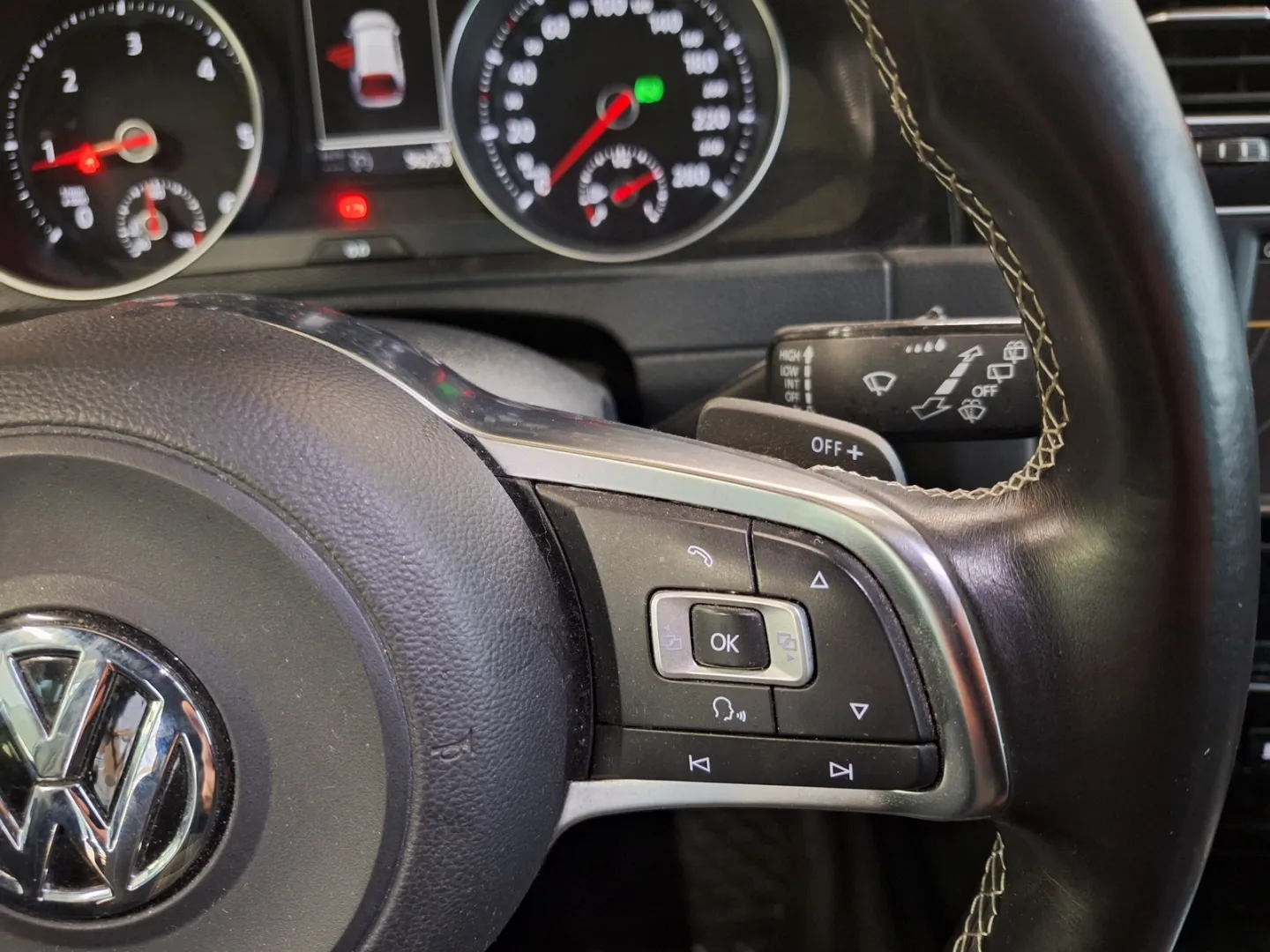 Volkswagen Golf SNN-561 carousel image