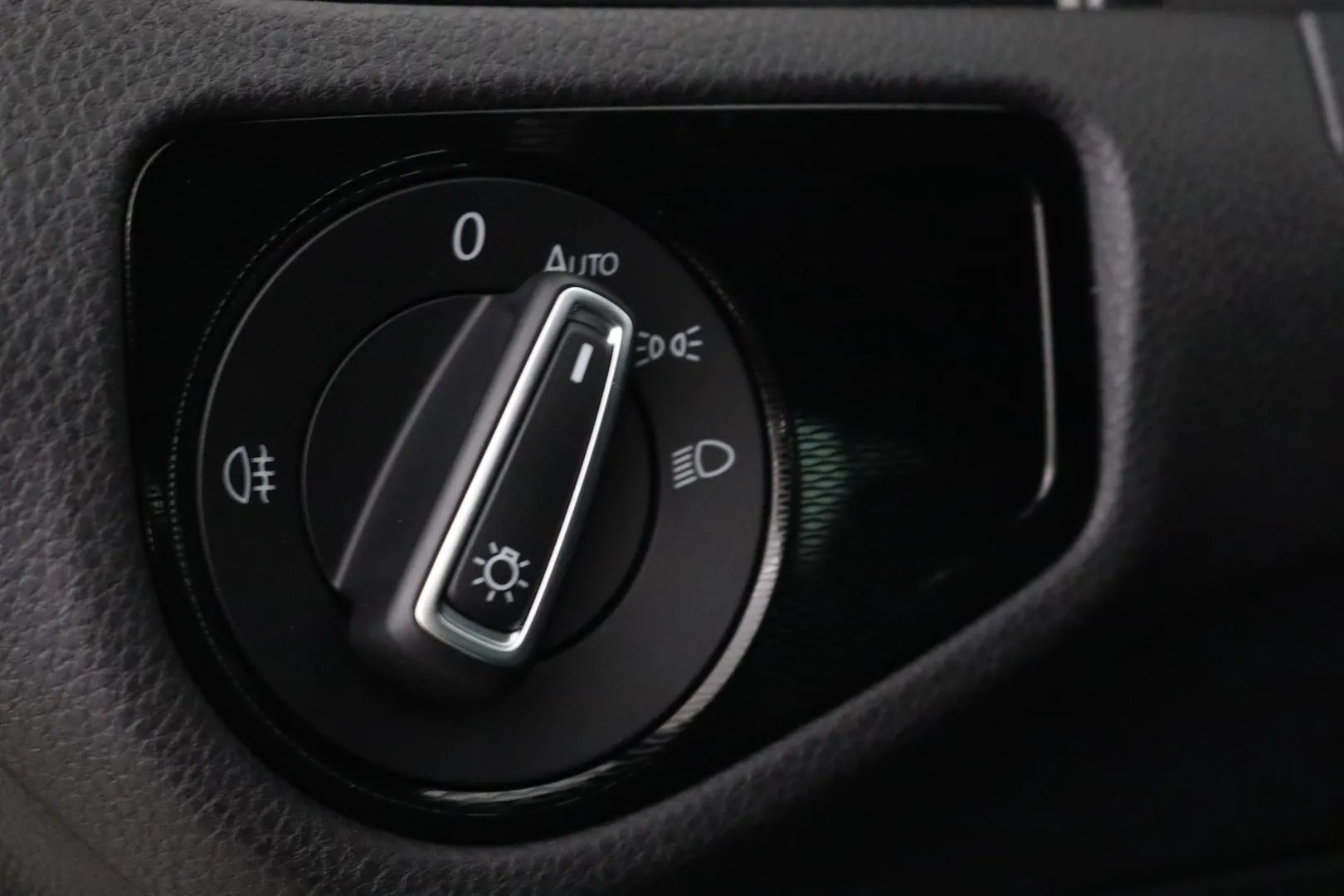 VOLKSWAGEN Golf SNN-561 carousel image