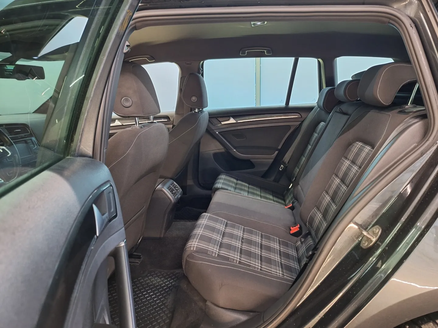 Volkswagen Golf SNN-561 carousel image