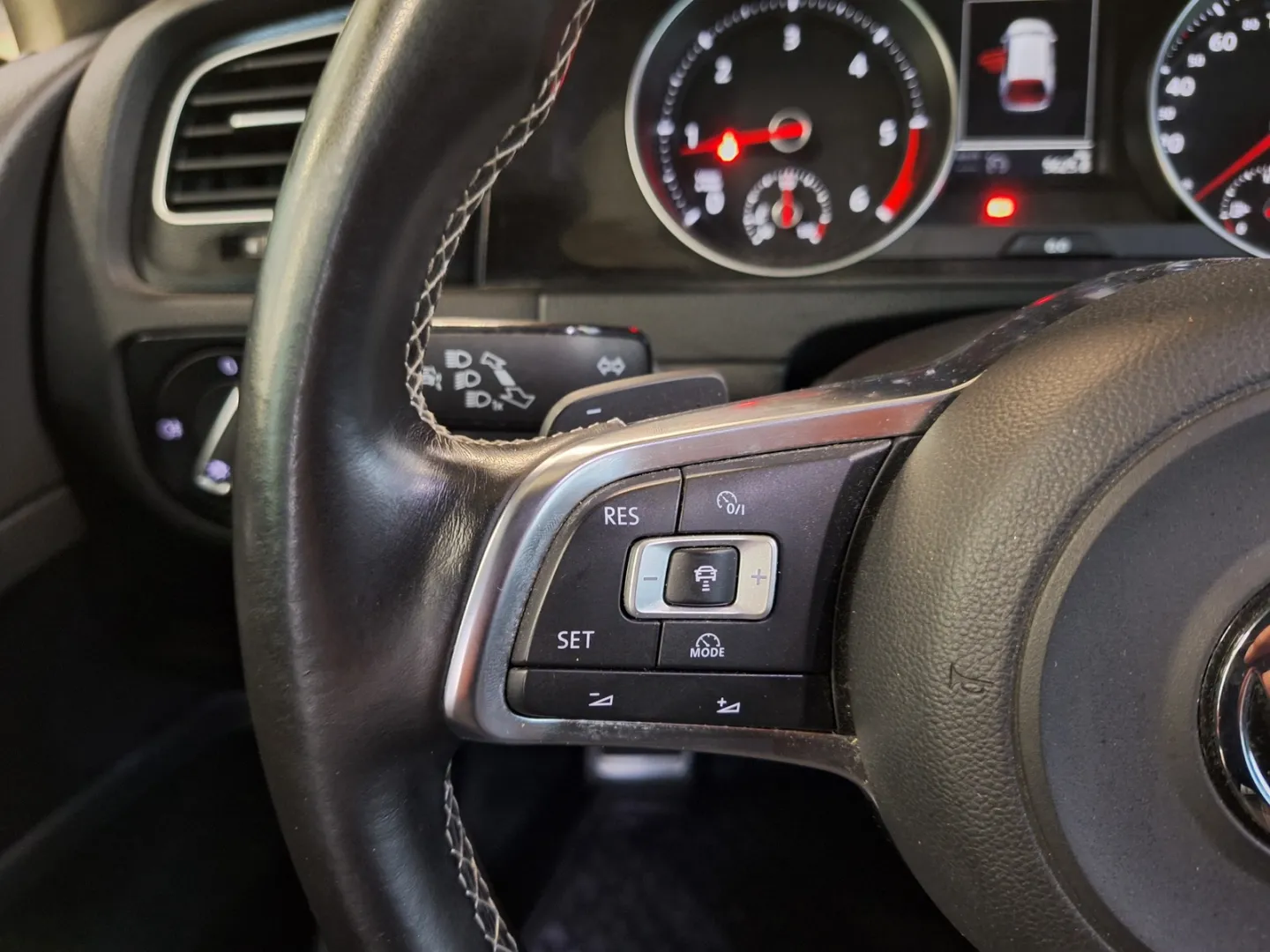 Volkswagen Golf SNN-561 carousel image