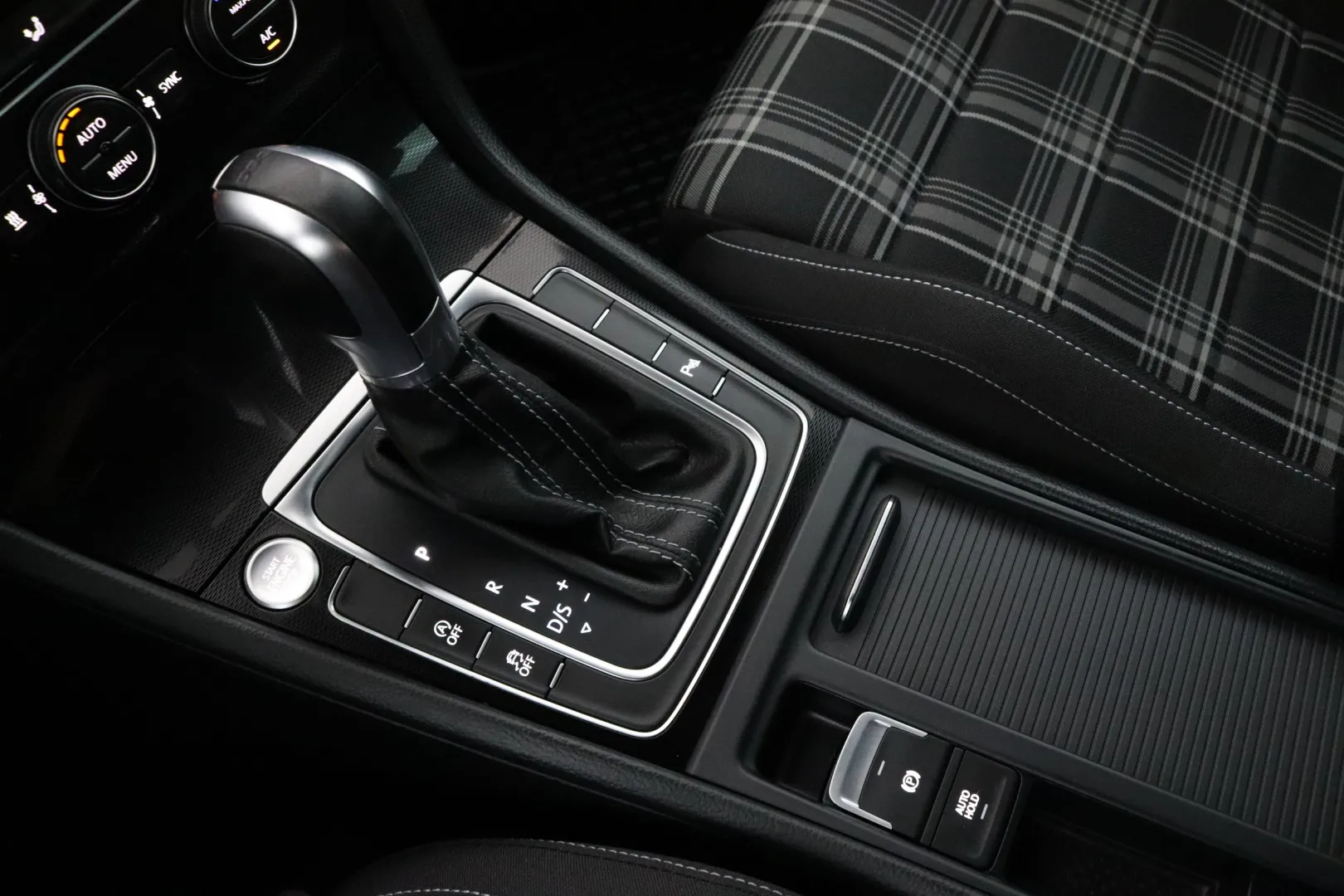 VOLKSWAGEN Golf SNN-561 carousel image