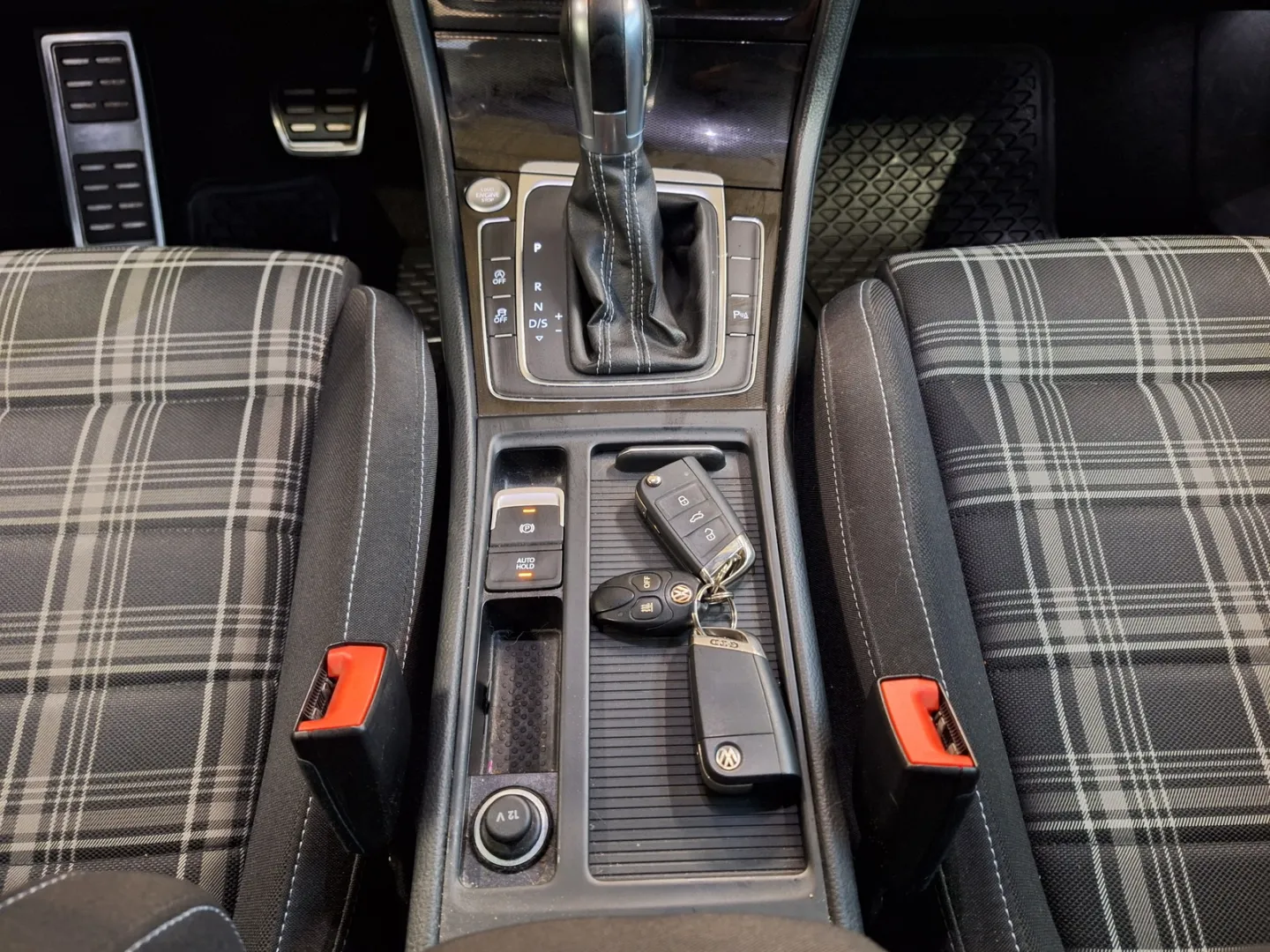 Volkswagen Golf SNN-561 carousel image