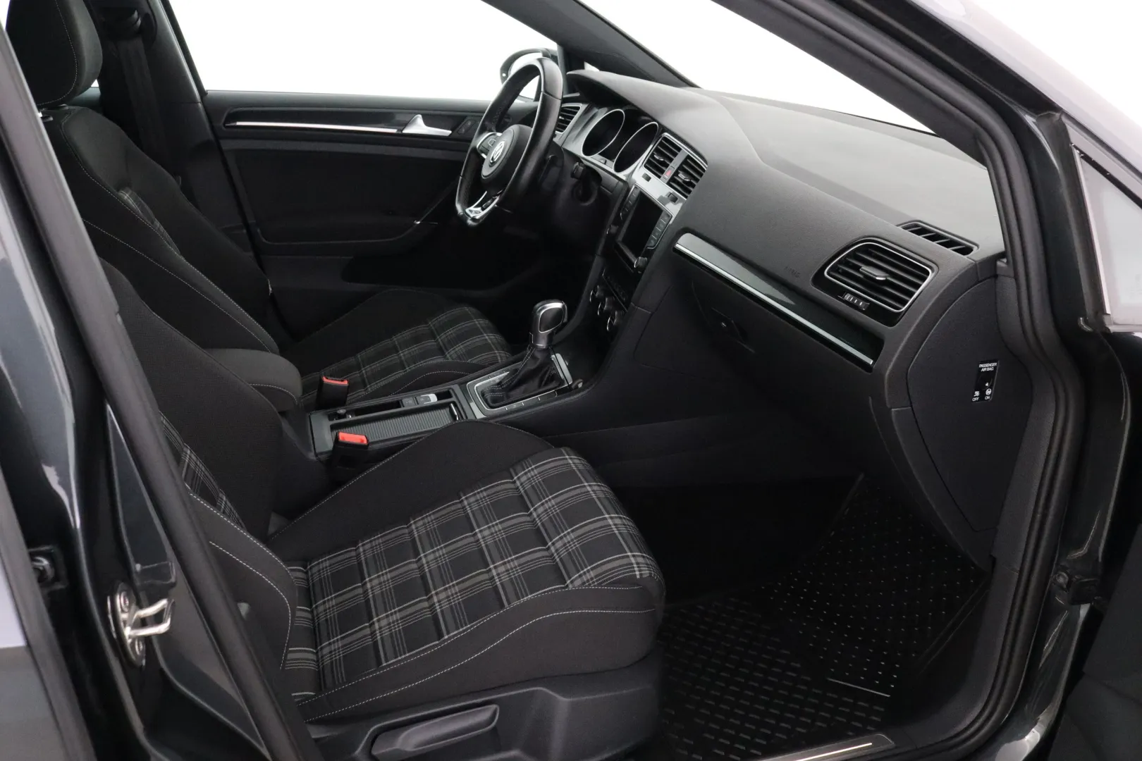 VOLKSWAGEN Golf SNN-561 carousel image