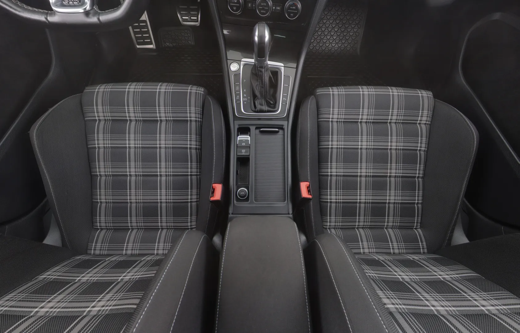 VOLKSWAGEN Golf SNN-561 carousel image