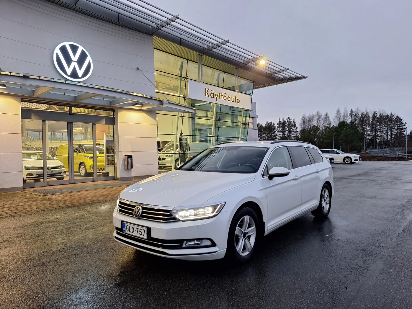 VOLKSWAGEN Passat GLX-757 carousel image