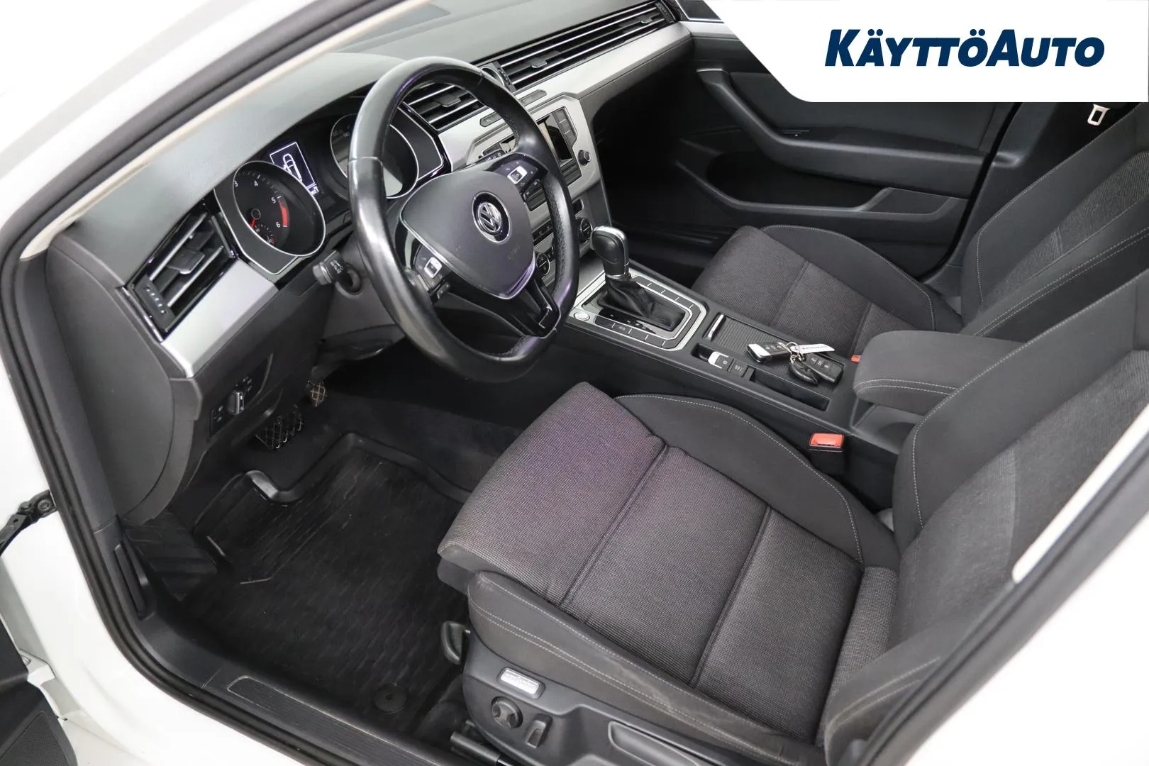 VOLKSWAGEN Passat GLX-757 carousel image