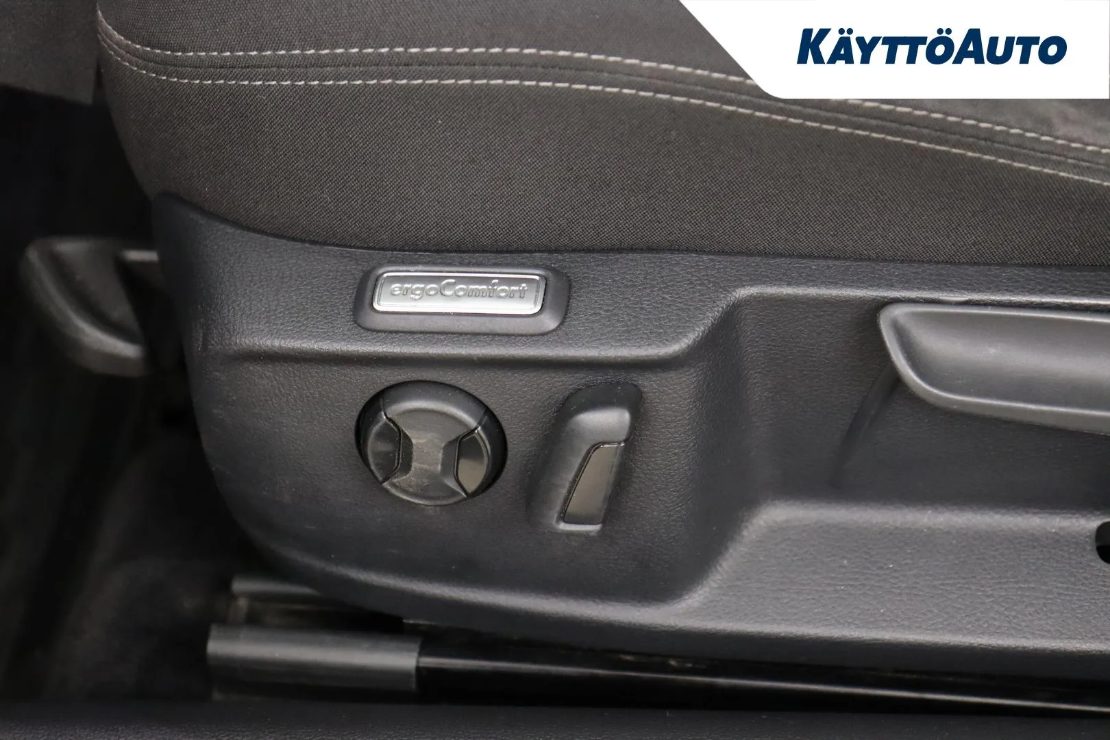 VOLKSWAGEN Passat GLX-757 carousel image