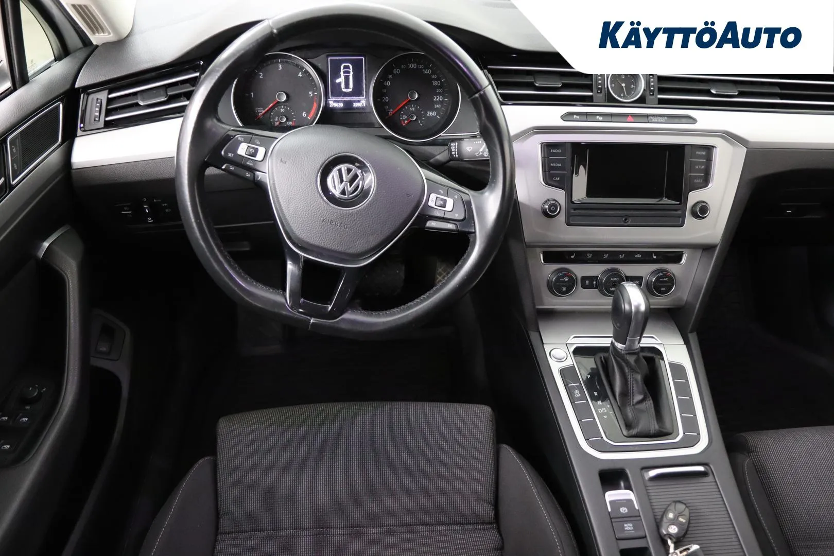 VOLKSWAGEN Passat GLX-757 carousel image