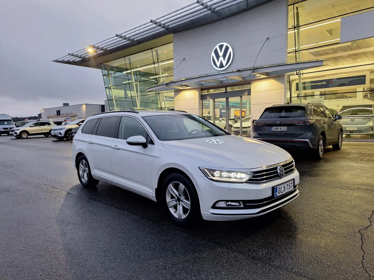 VOLKSWAGEN Passat GLX-757 carousel image