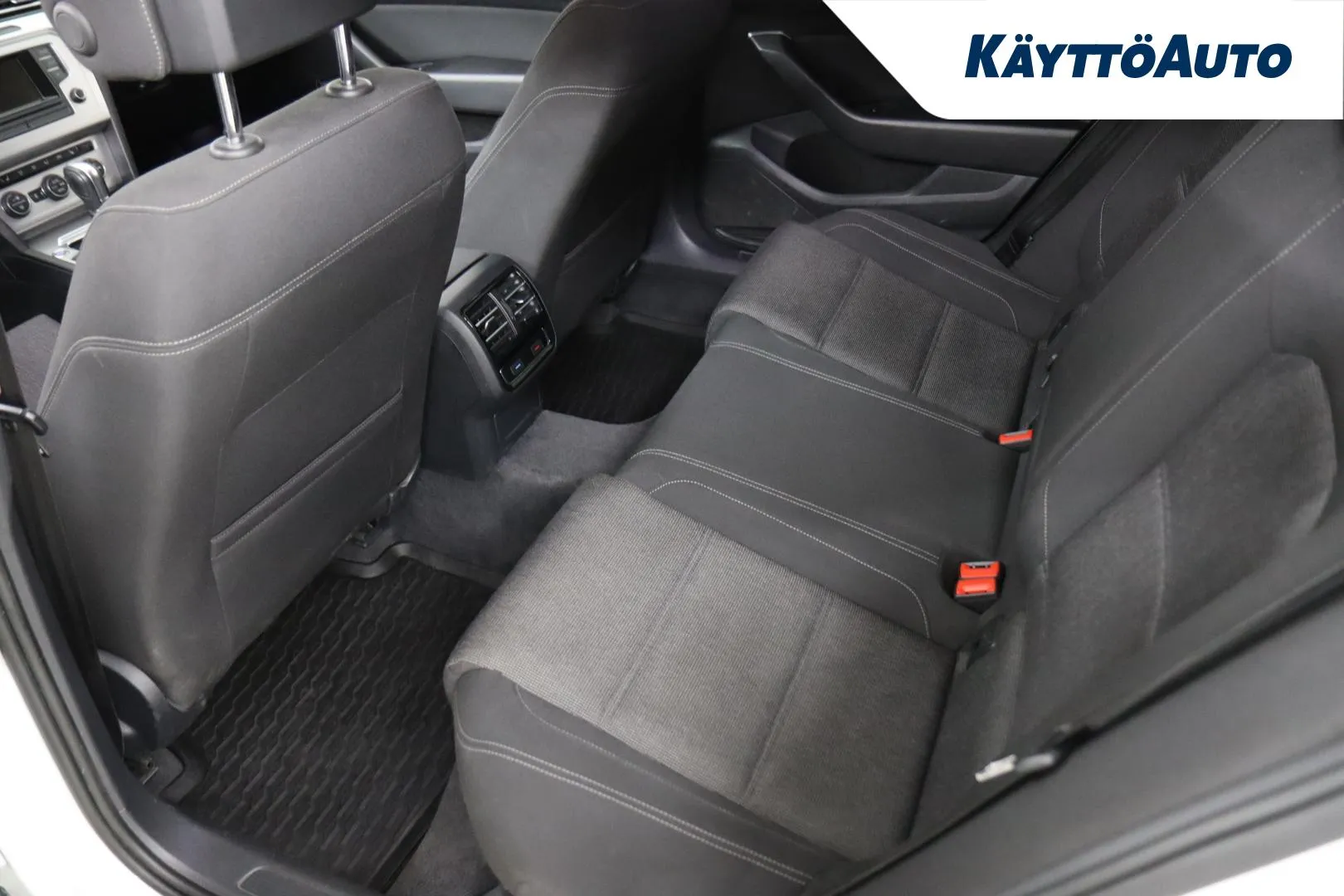 VOLKSWAGEN Passat GLX-757 carousel image