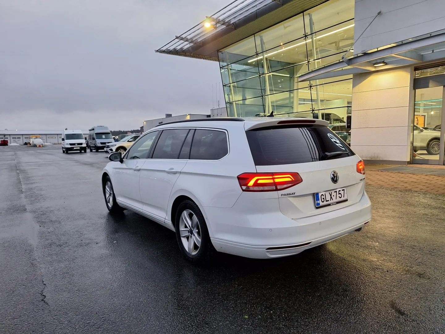 VOLKSWAGEN Passat GLX-757 carousel image