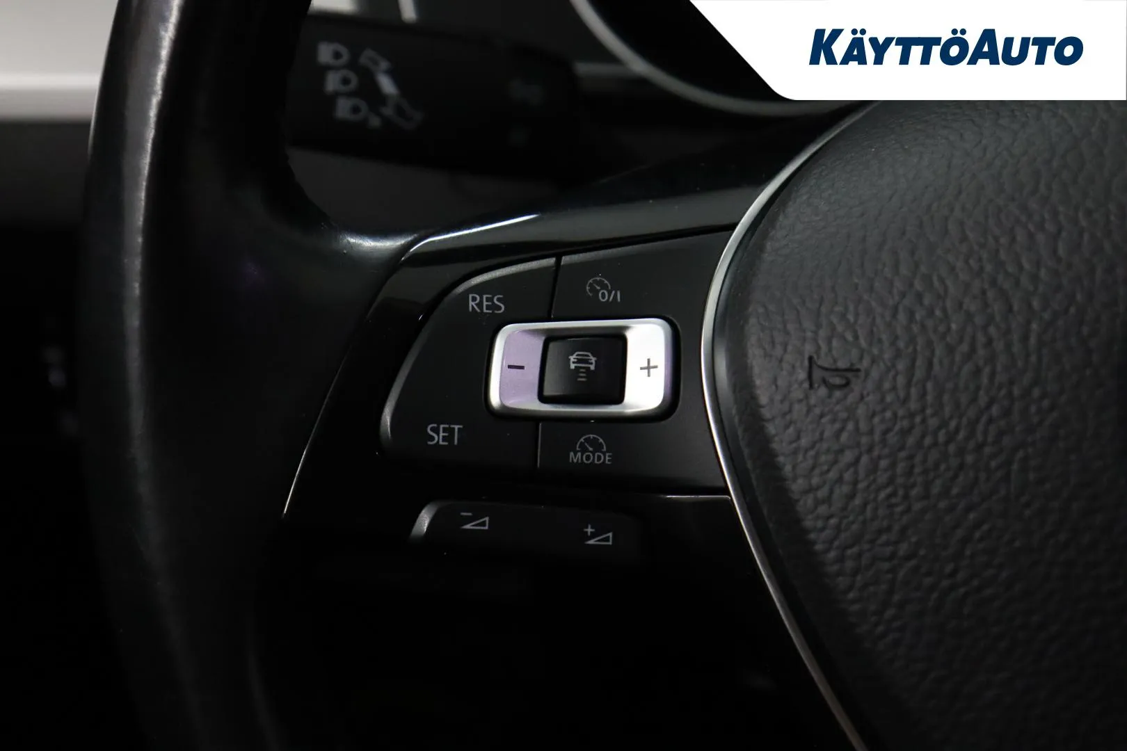 VOLKSWAGEN Passat GLX-757 carousel image