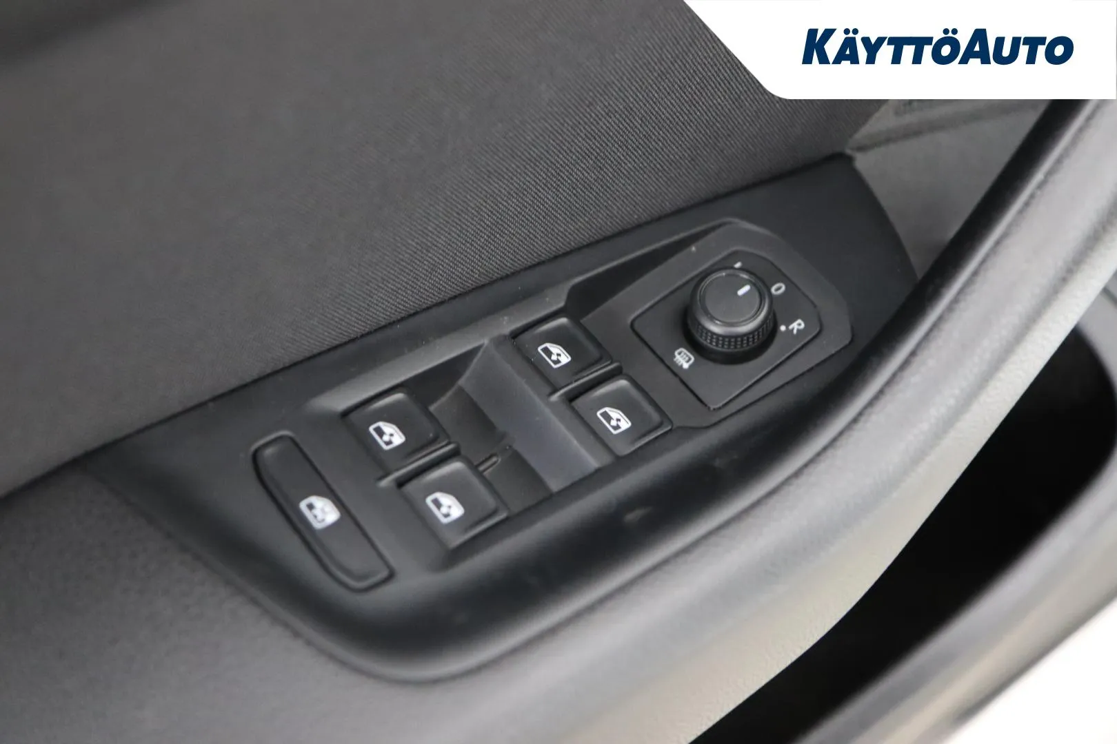 VOLKSWAGEN Passat GLX-757 carousel image