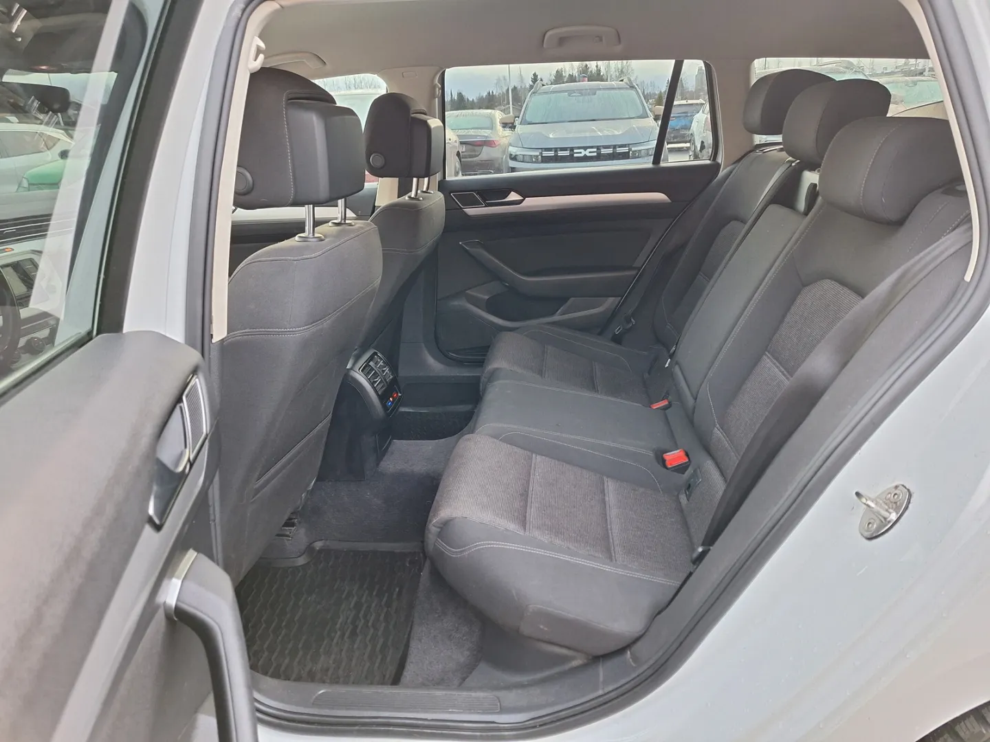 VOLKSWAGEN Passat GLX-757 carousel image