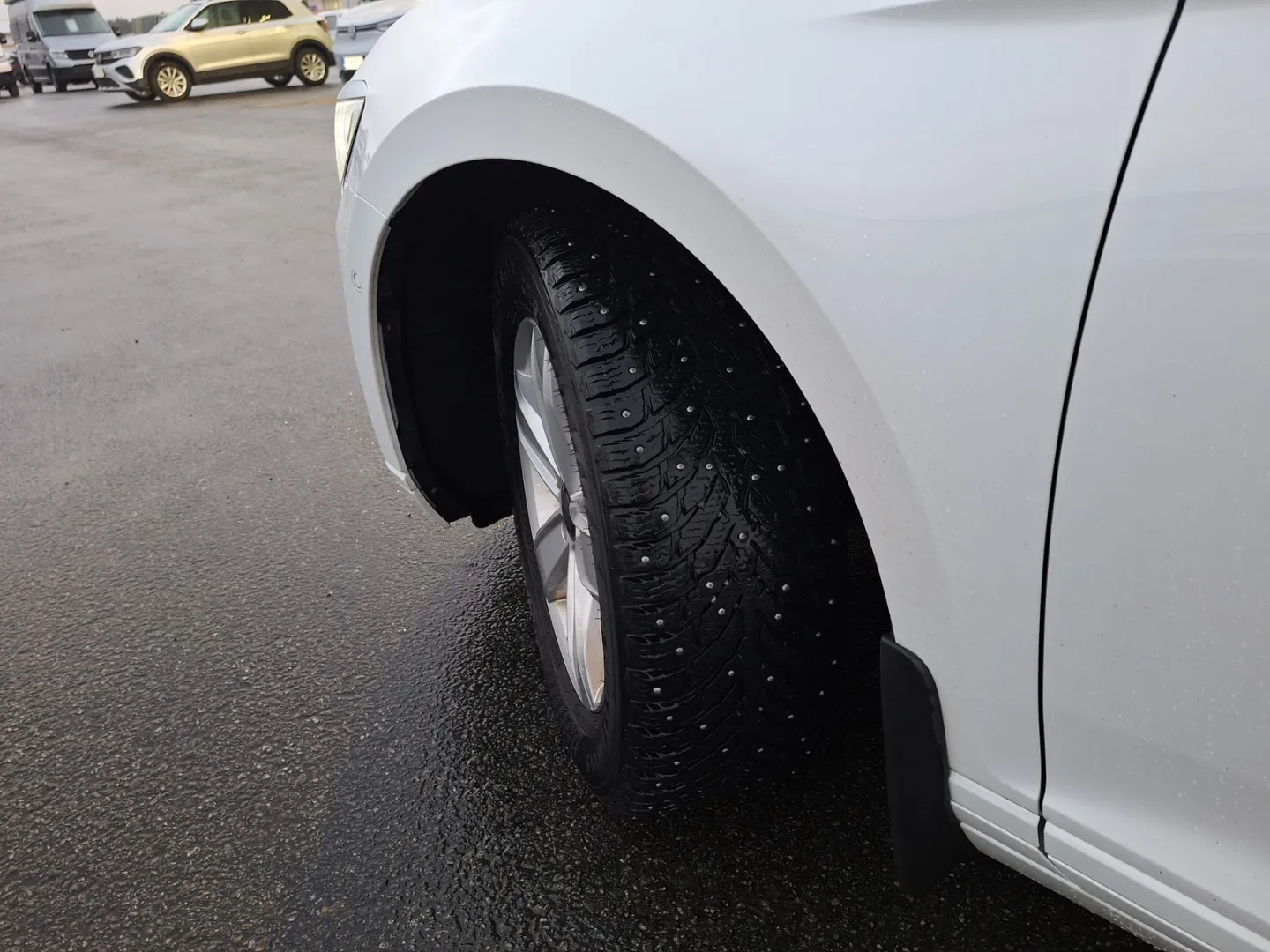 VOLKSWAGEN Passat GLX-757 carousel image