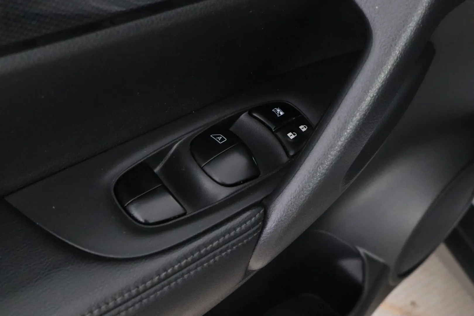 NISSAN X-Trail XOJ-719 carousel image