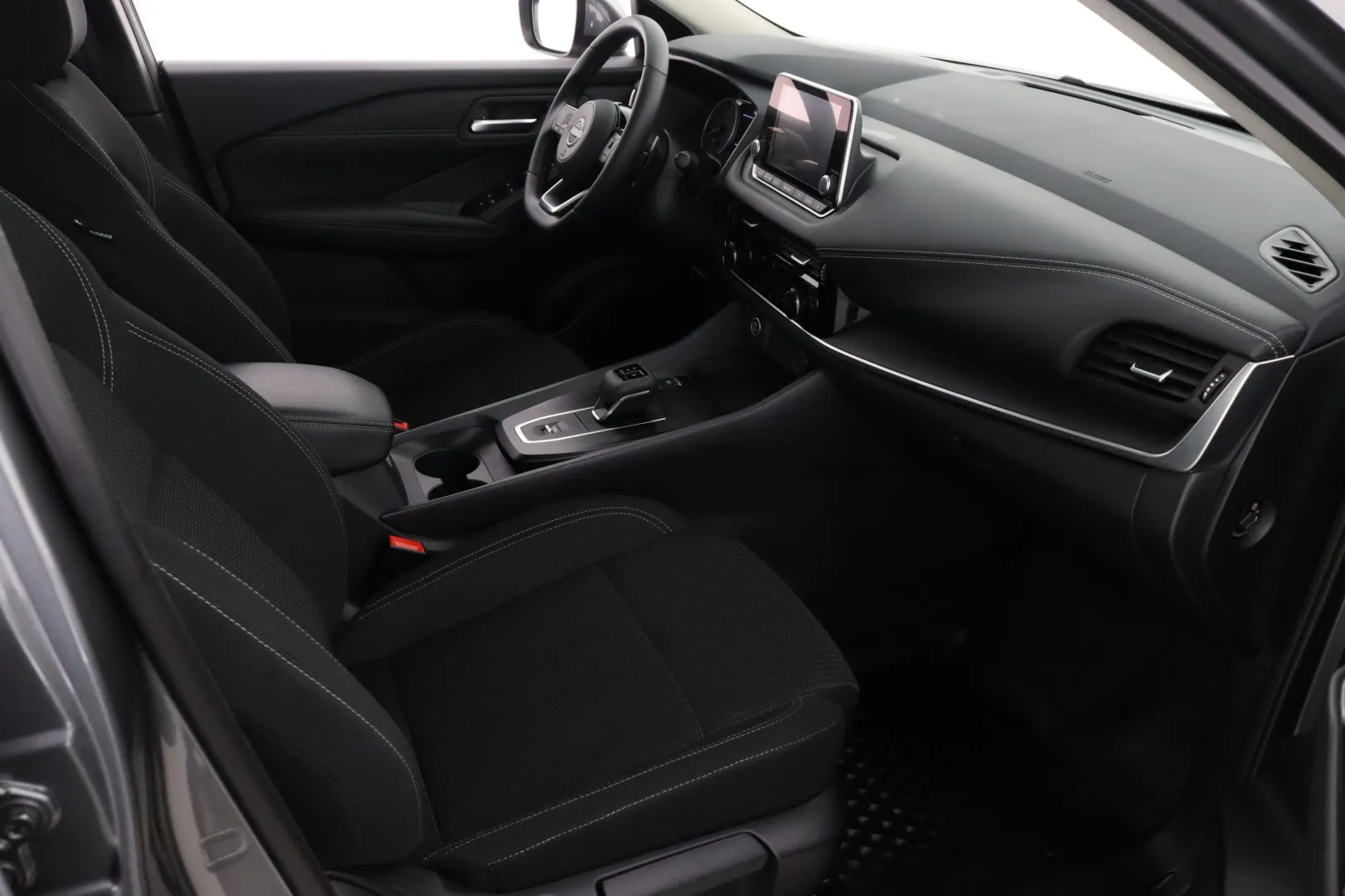 Nissan Qashqai NNR-827 carousel image