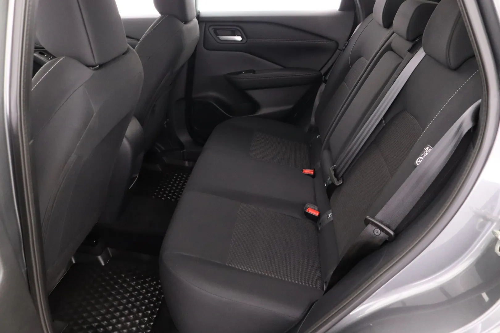 Nissan Qashqai NNR-827 carousel image