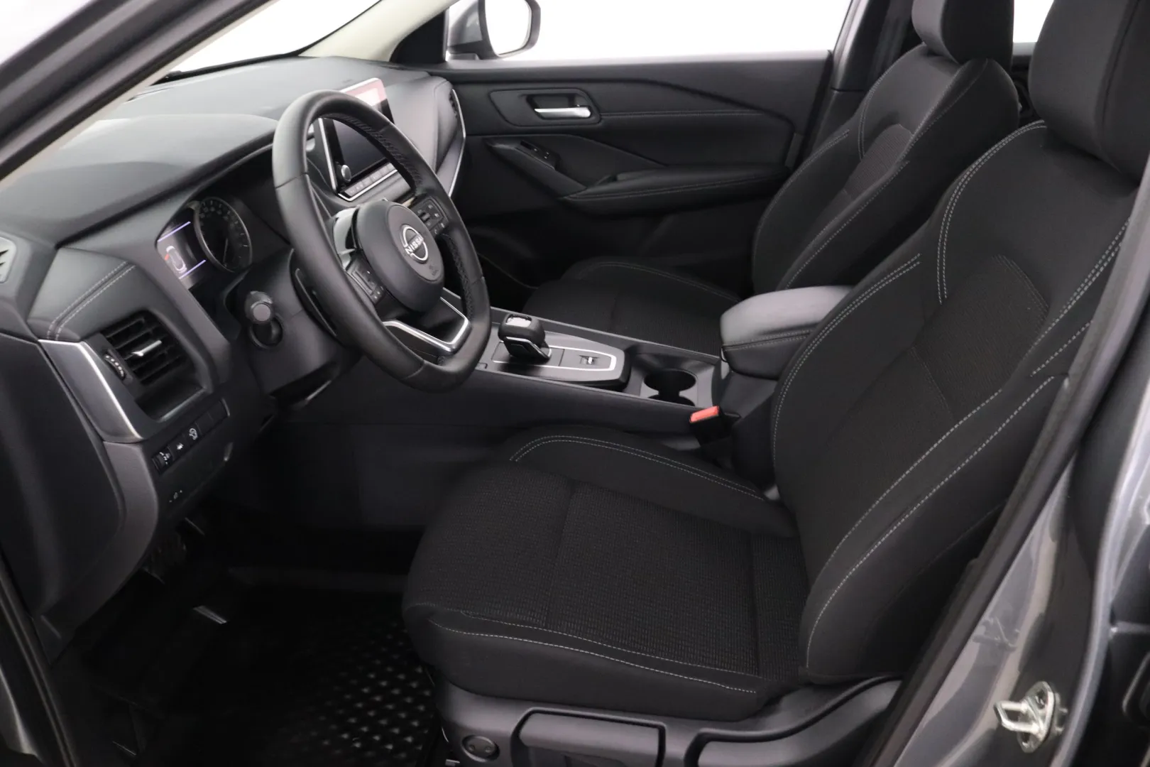 Nissan Qashqai NNR-827 carousel image