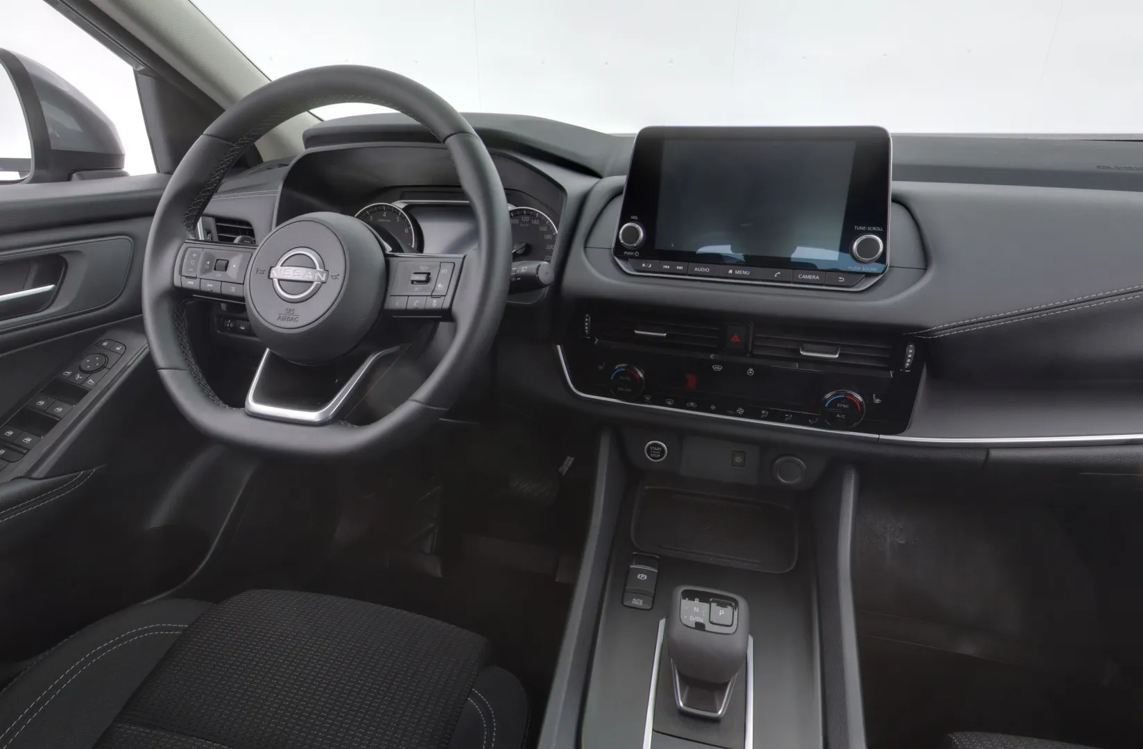 Nissan Qashqai NNR-827 carousel image