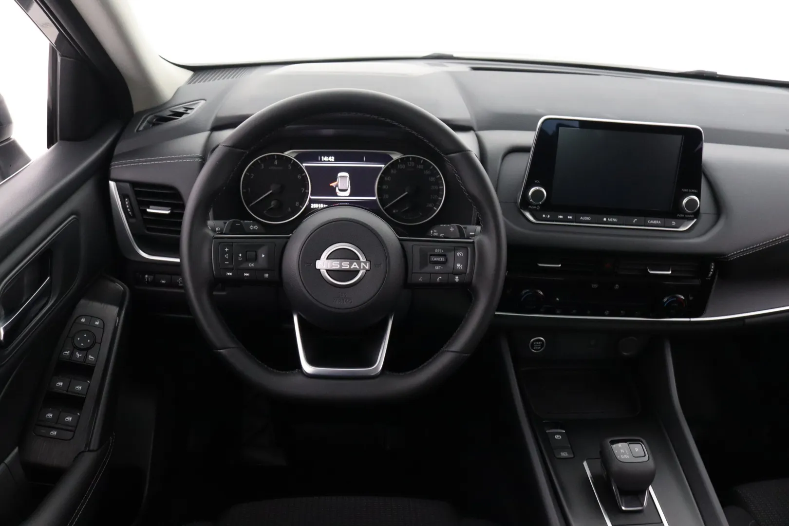 Nissan Qashqai NNR-827 carousel image