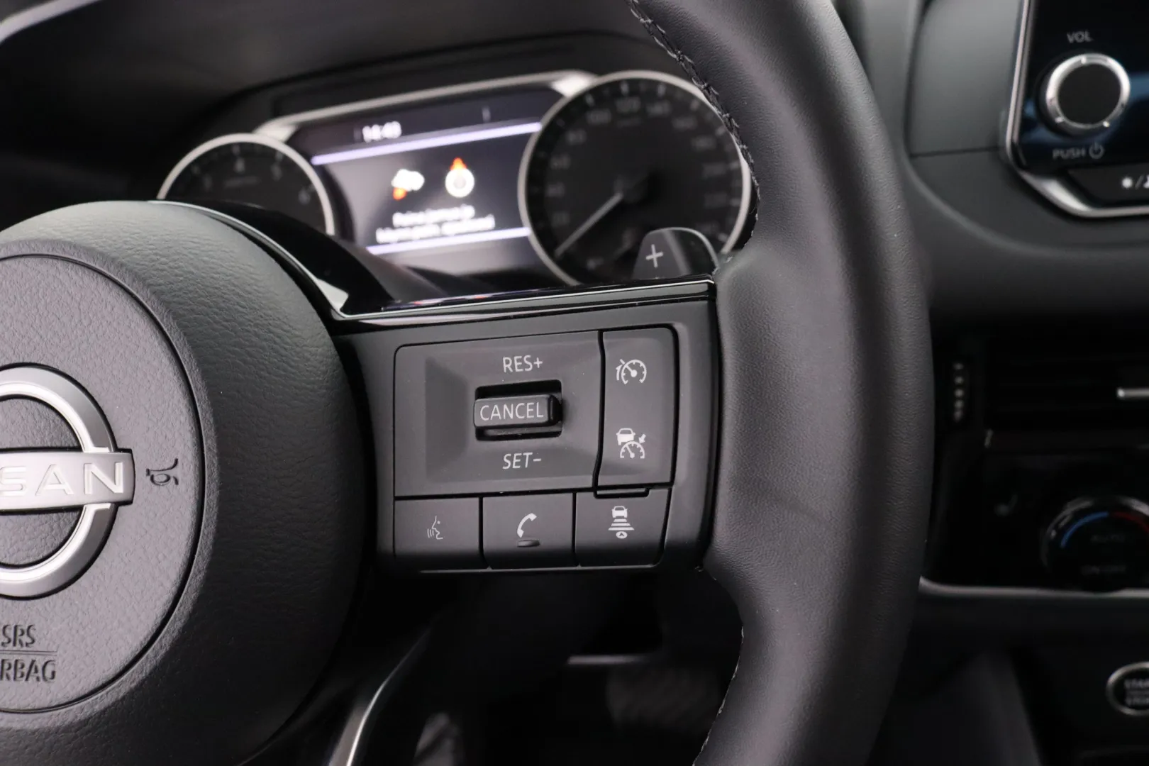 Nissan Qashqai NNR-827 carousel image