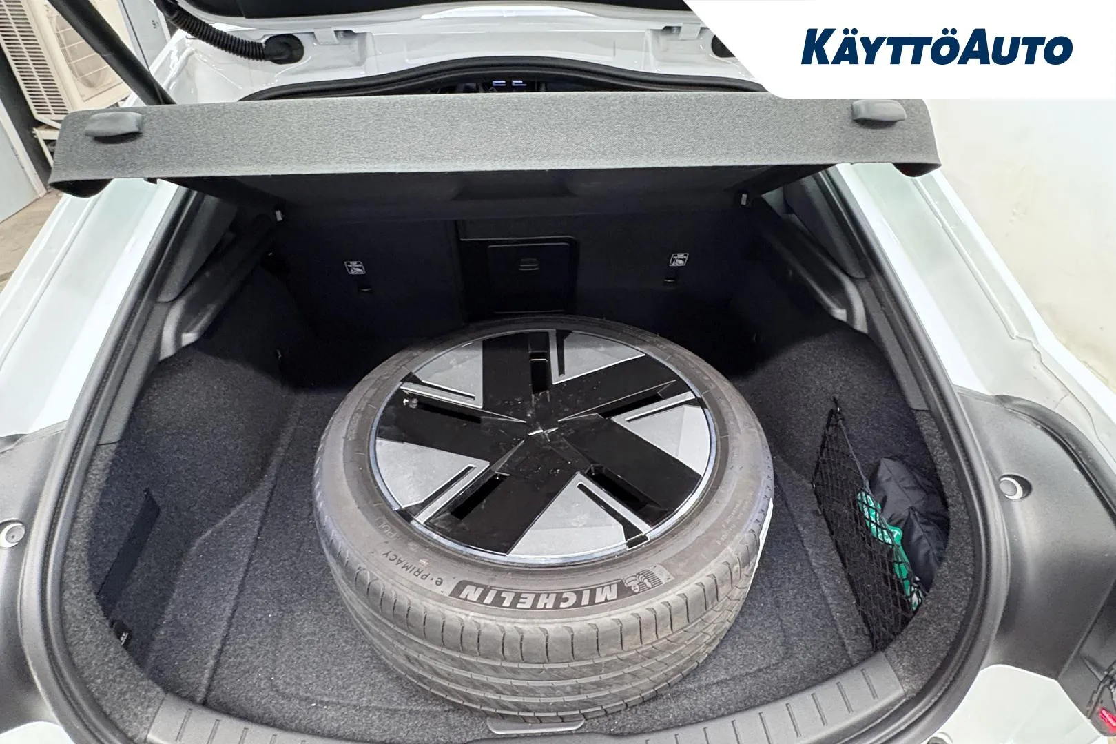 POLESTAR 2 GRH-569 carousel image