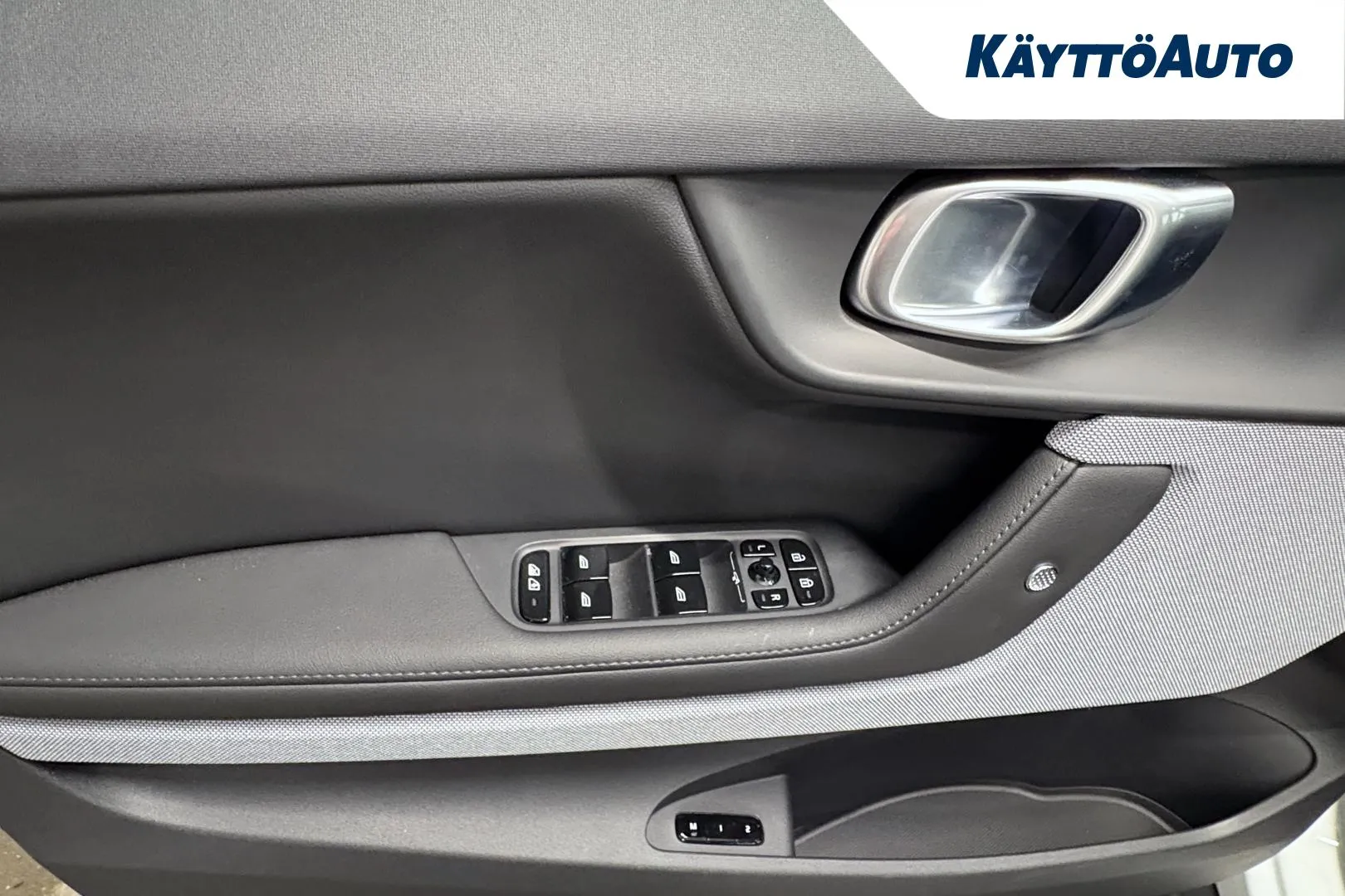 POLESTAR 2 GRH-569 carousel image