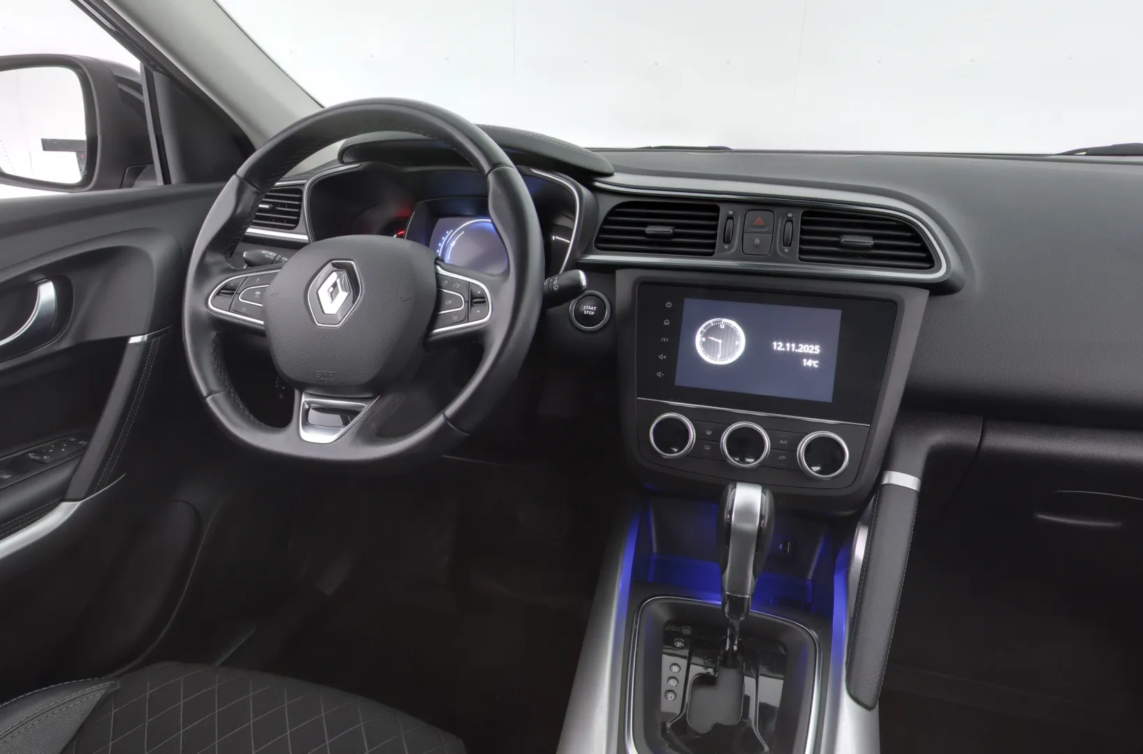 Renault Kadjar GZU-570 carousel image