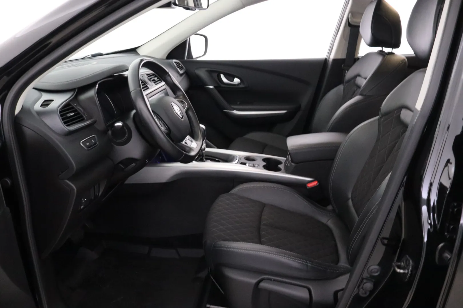 Renault Kadjar GZU-570 carousel image