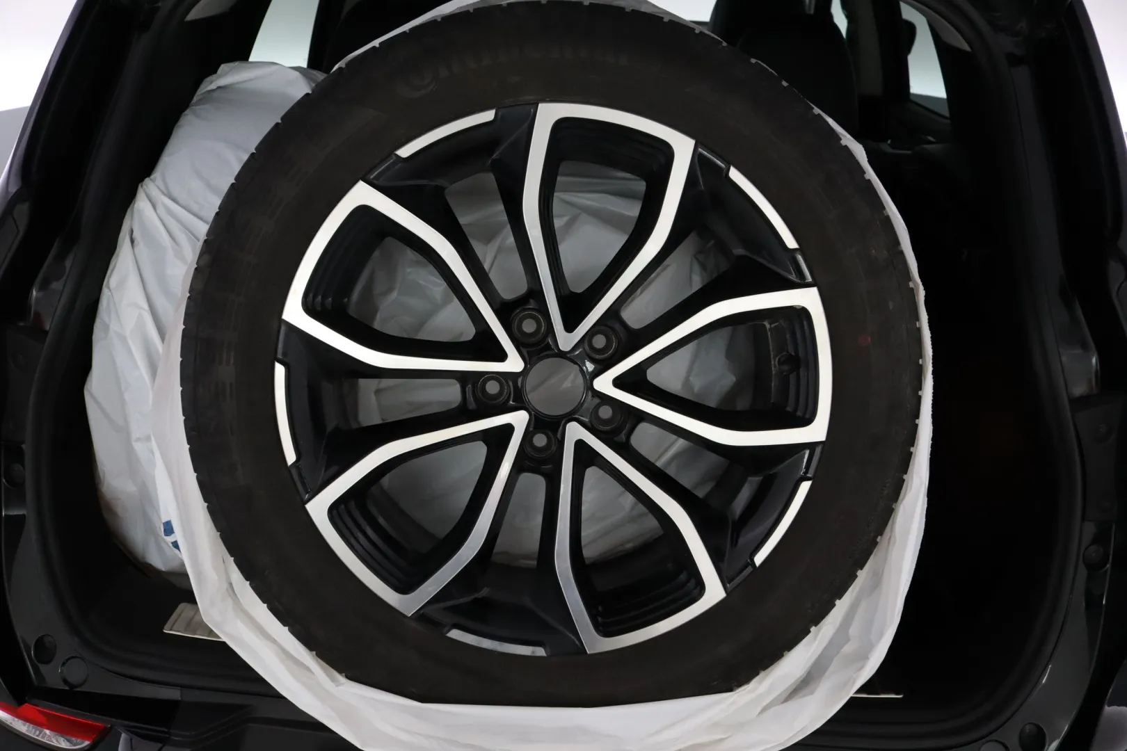 Renault Kadjar GZU-570 carousel image