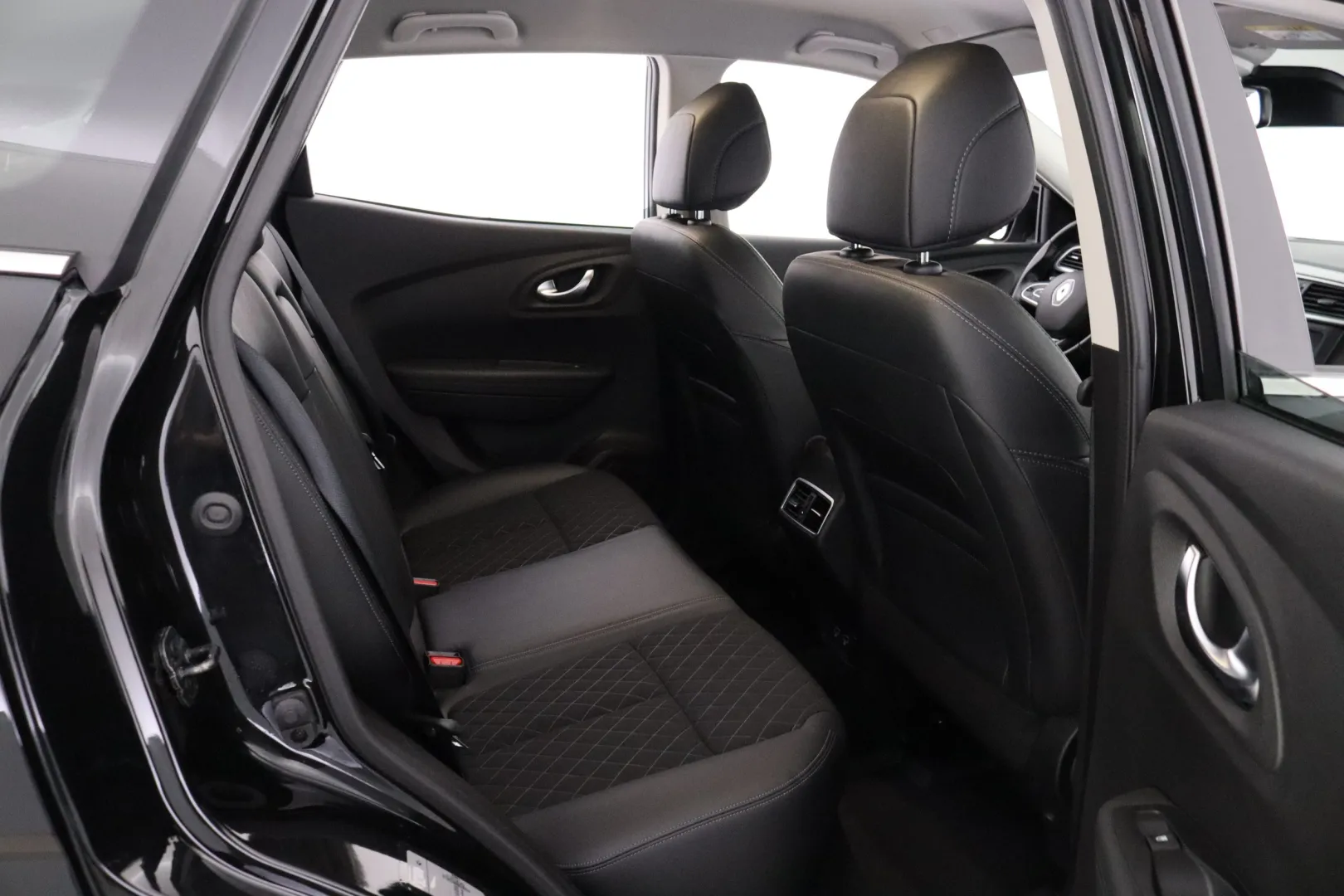 Renault Kadjar GZU-570 carousel image