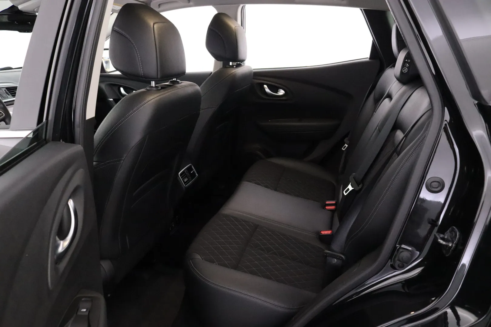 Renault Kadjar GZU-570 carousel image